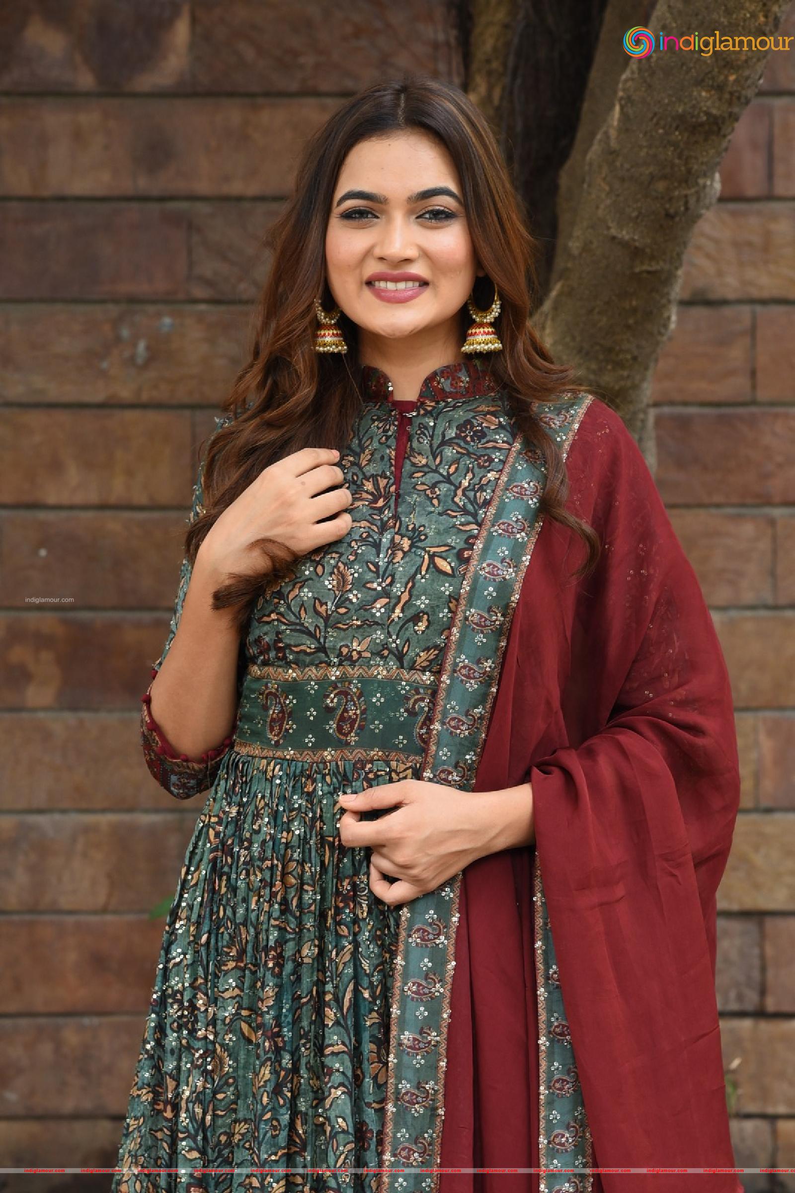 Reva Actress hd photo