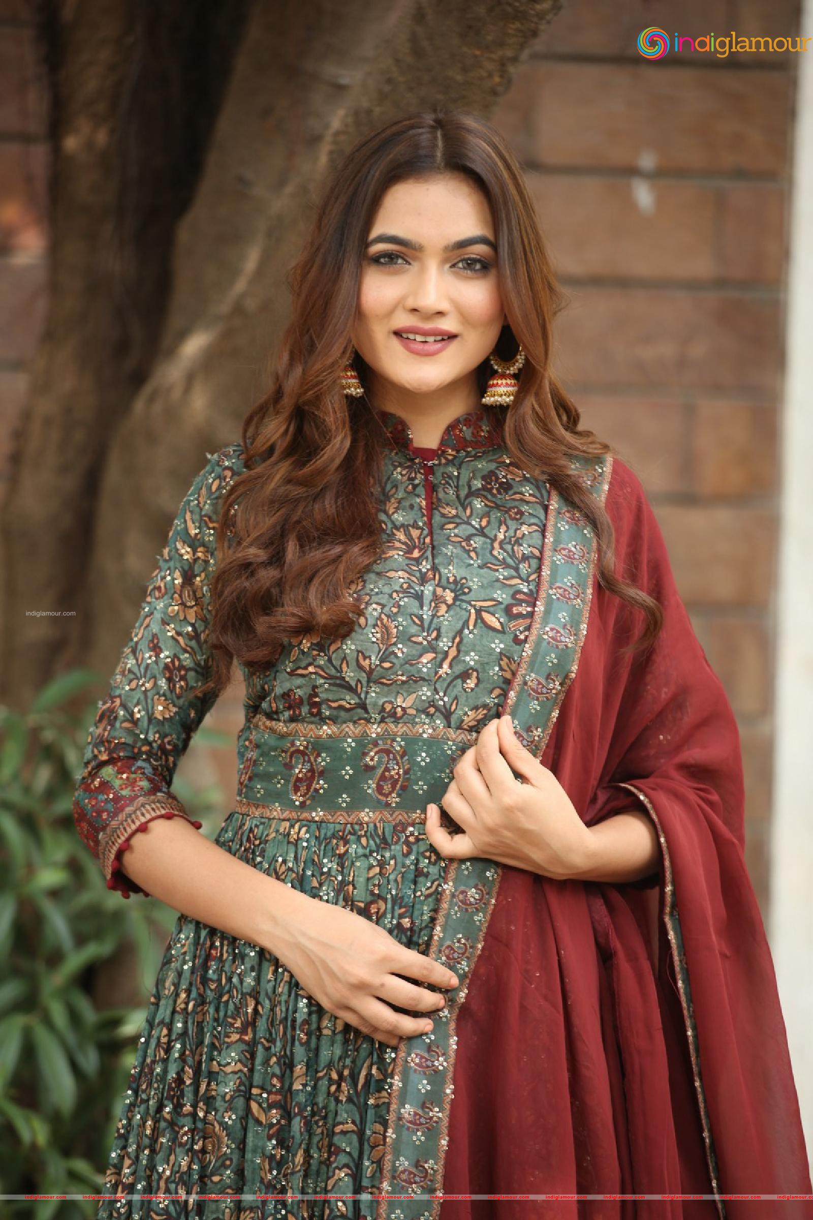 Reva Actress hd photo