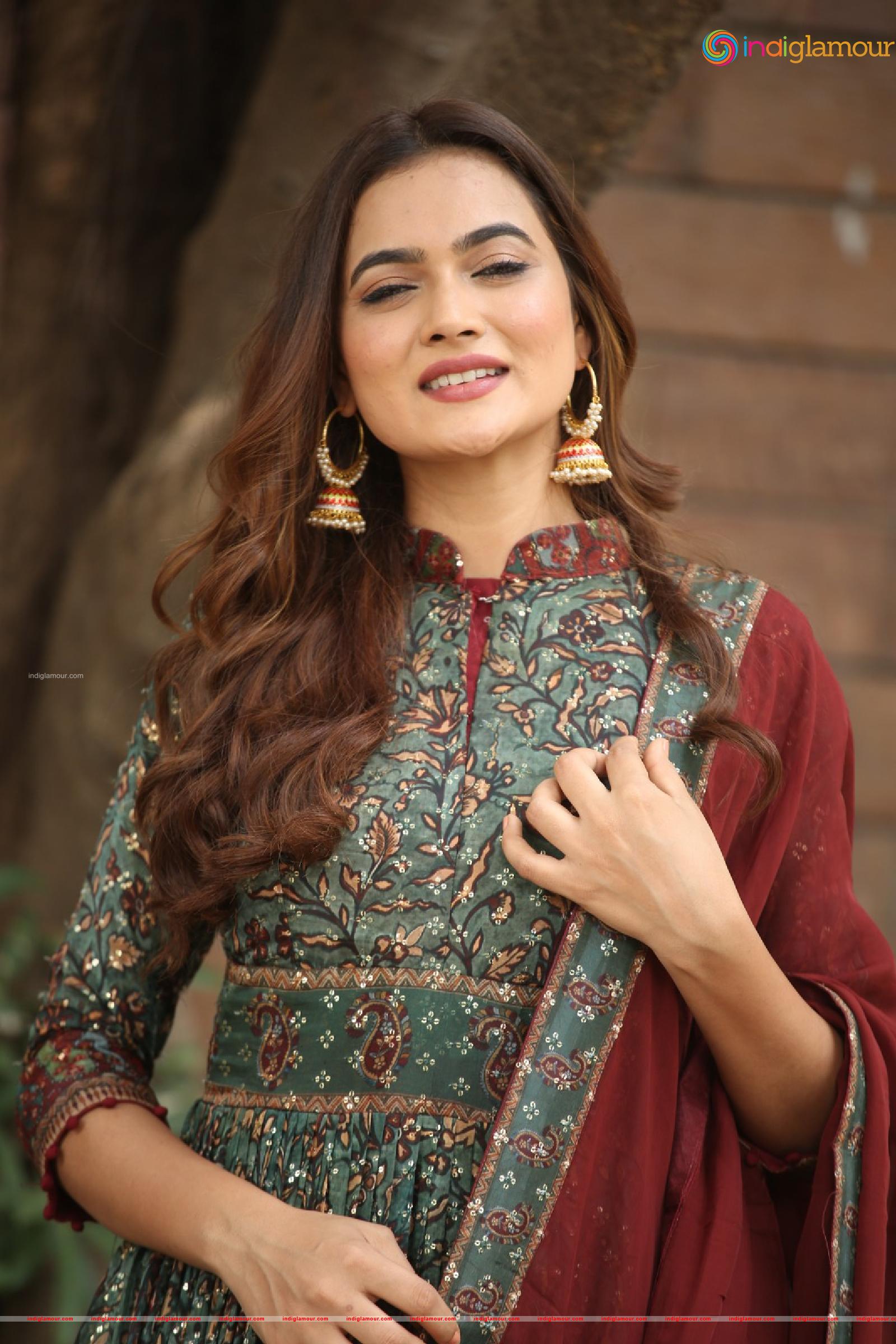 Reva Actress hd photo