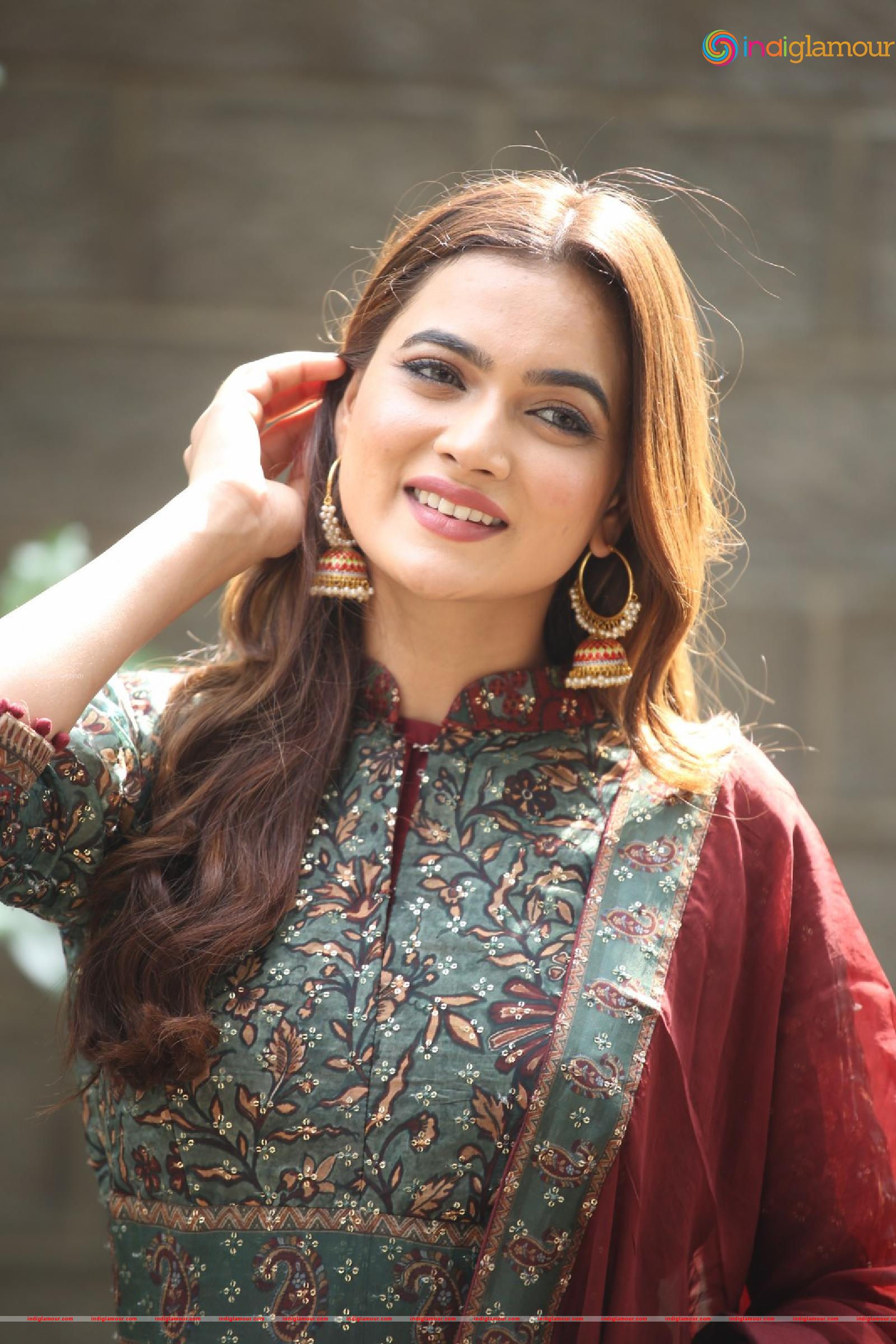 Reva Actress hd photo