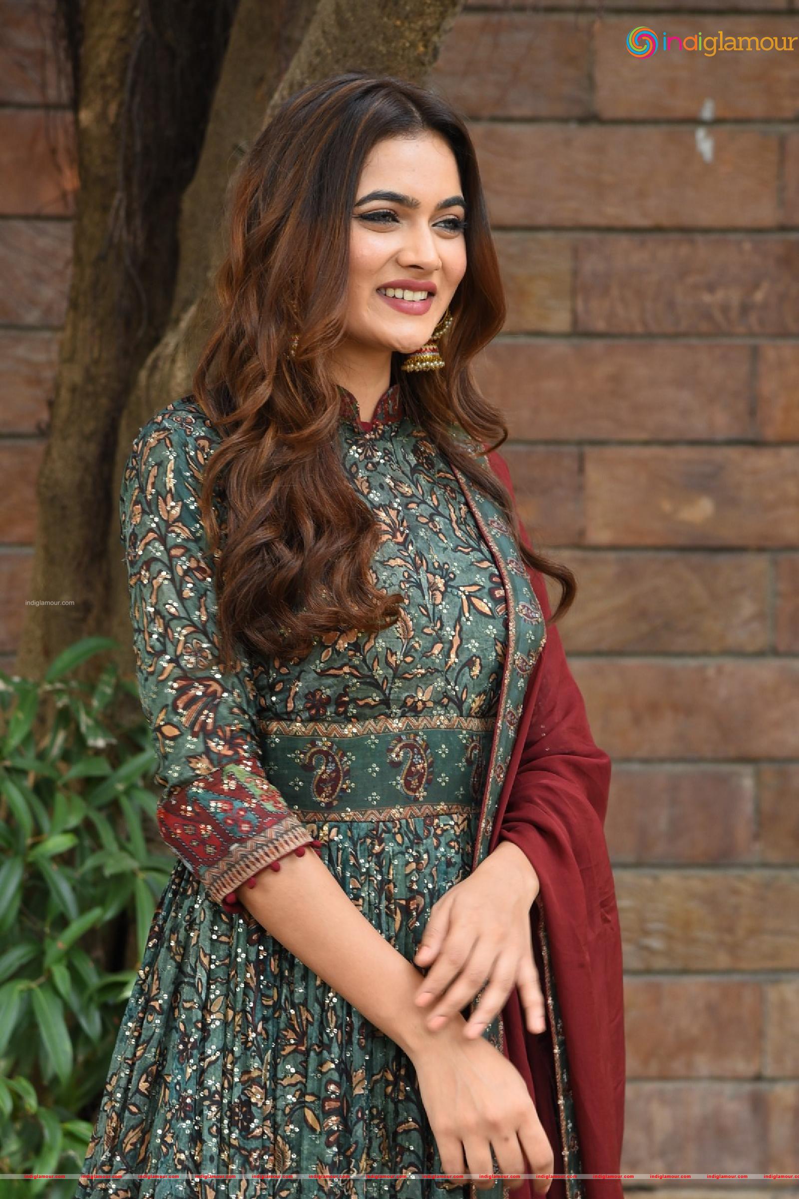 Reva Actress hd photo