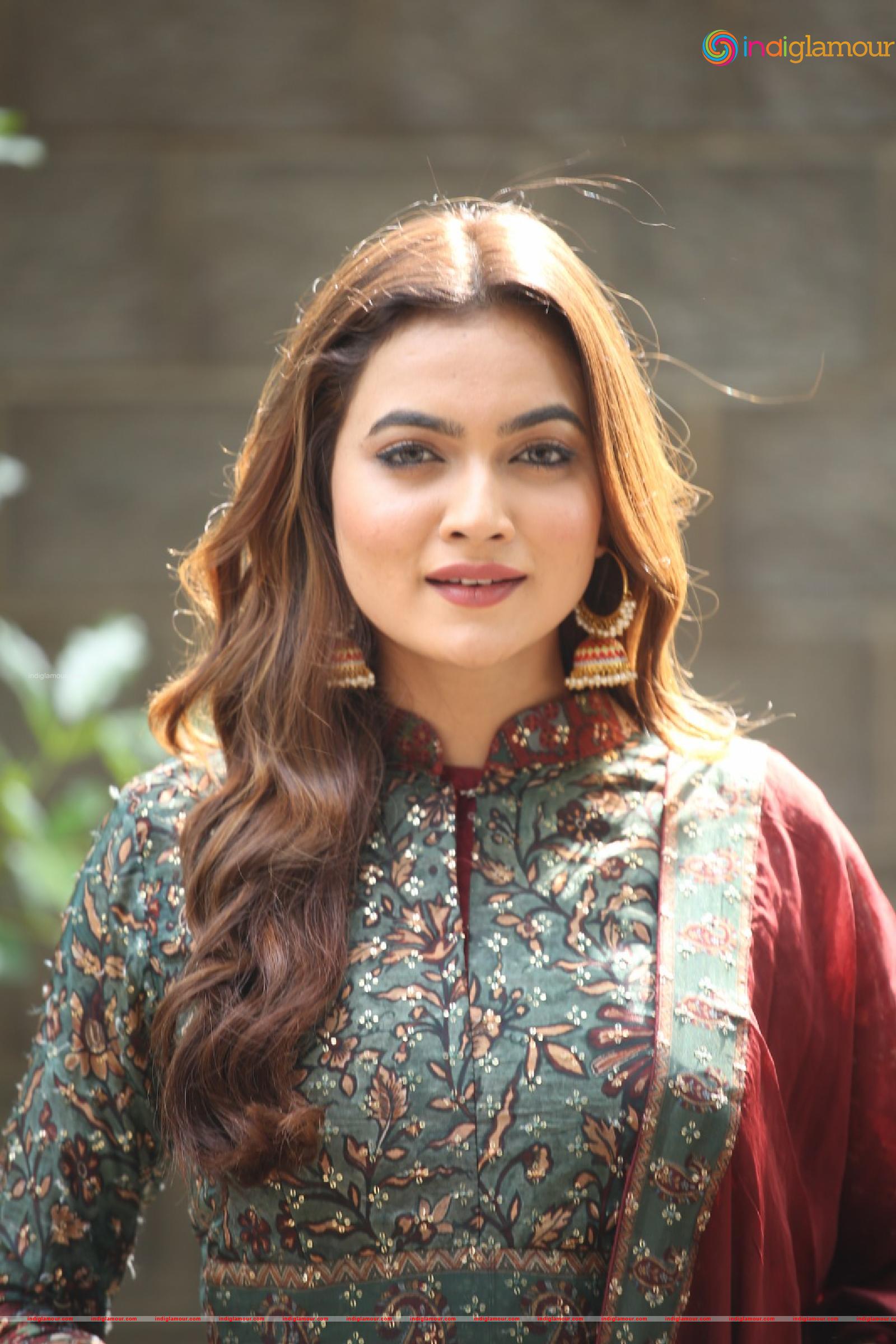 Reva Actress hd photo