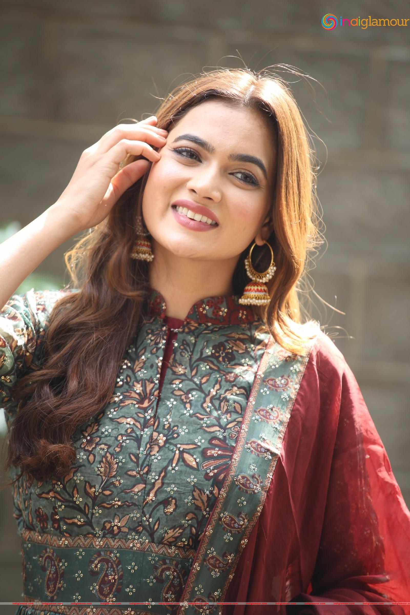 Reva Actress hd photo
