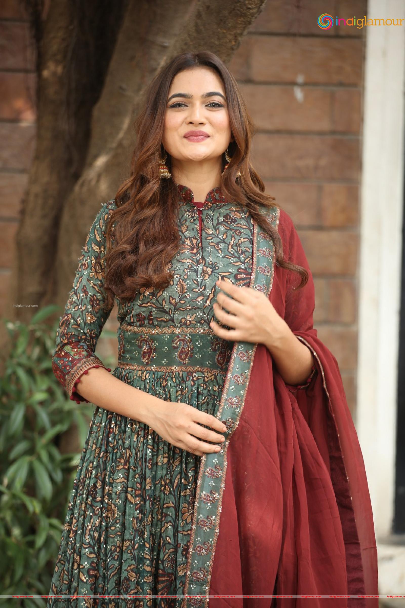 Reva Actress hd photo