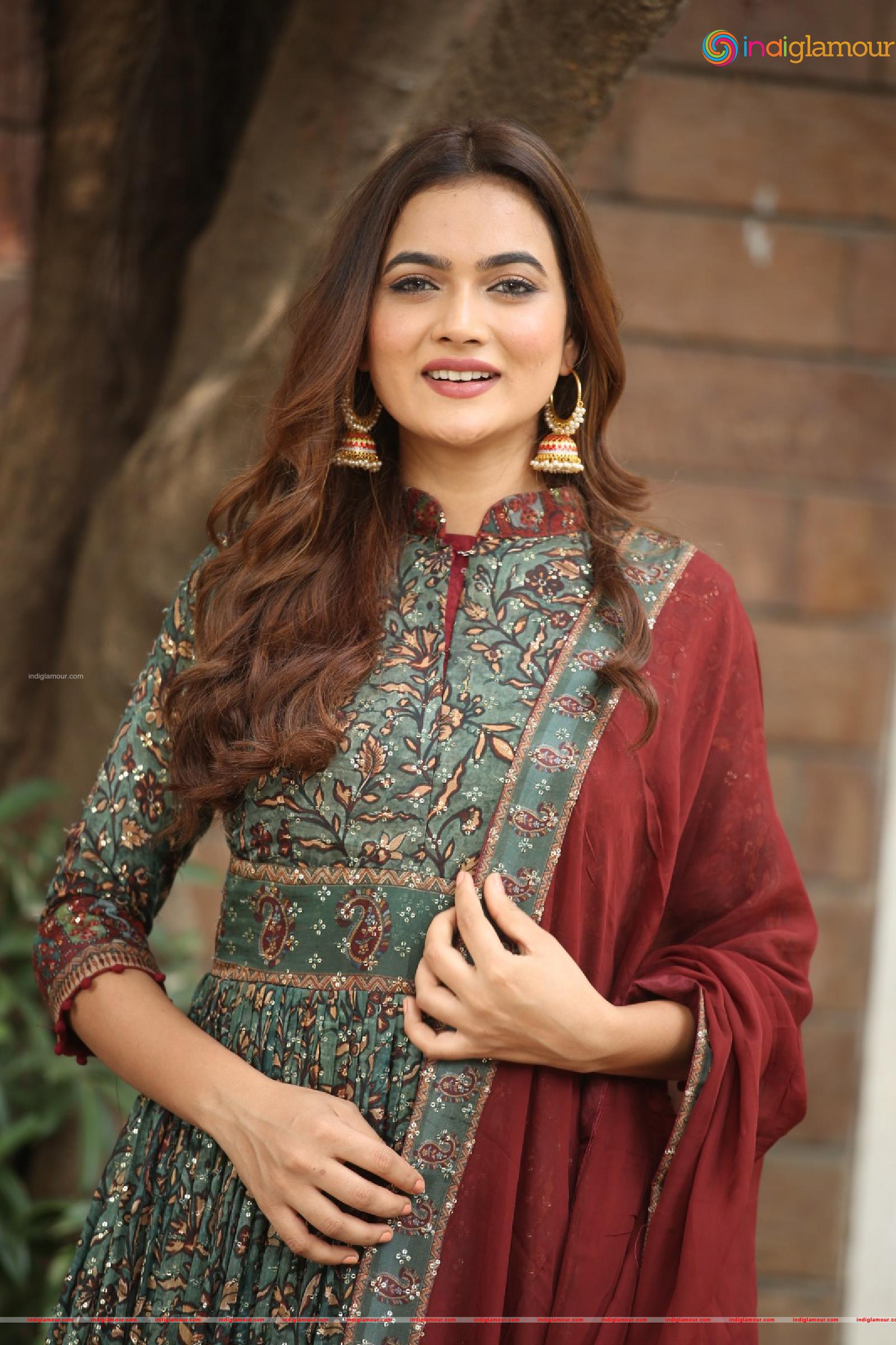 Reva Actress hd photo