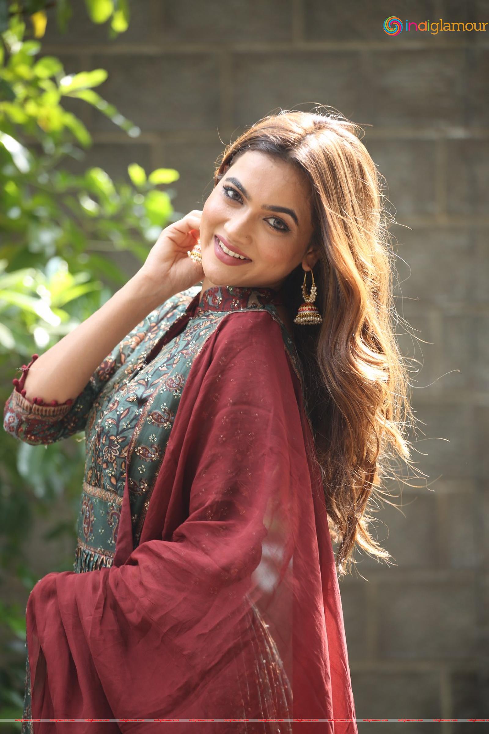 Reva Actress hd photo
