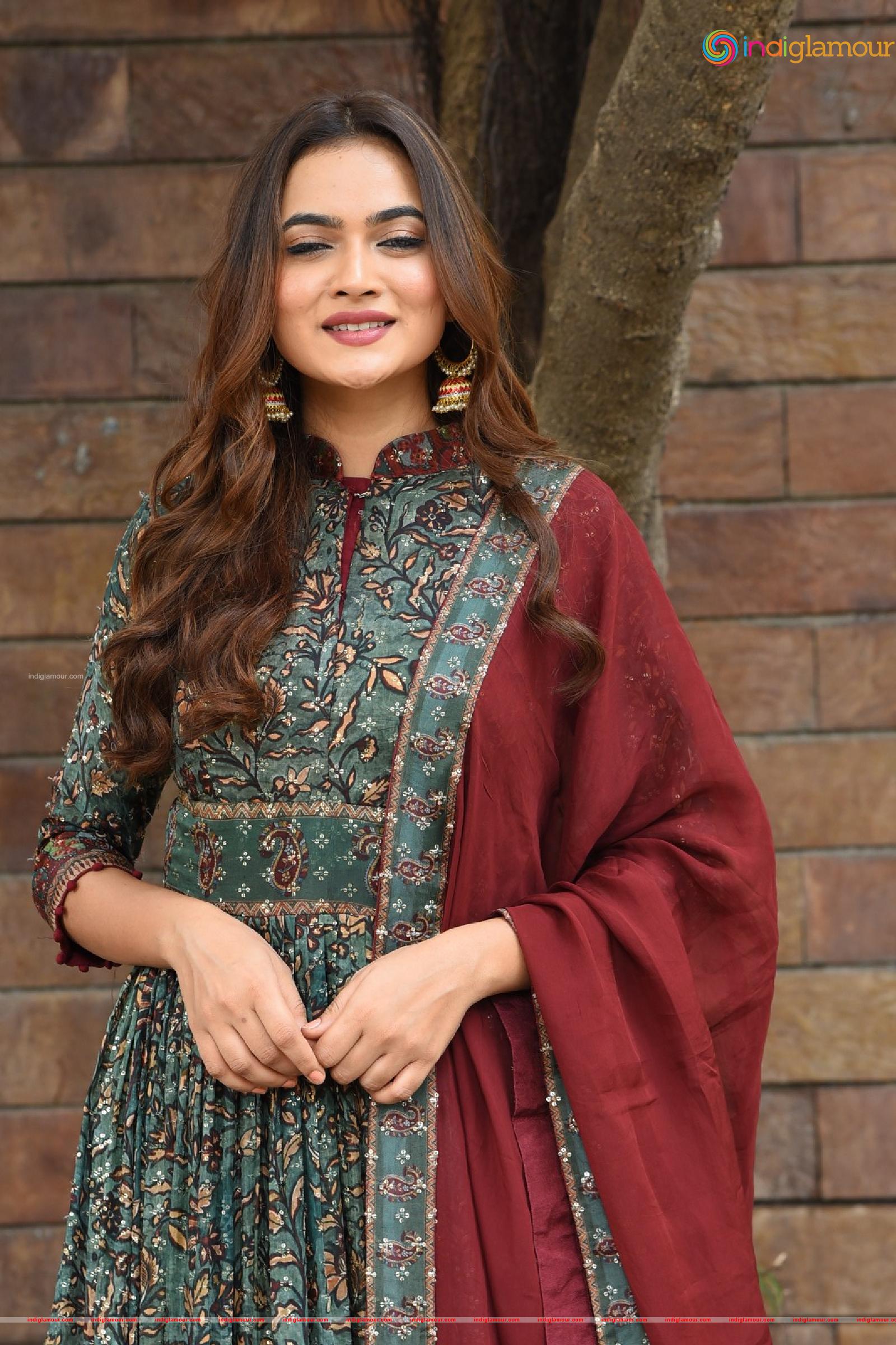 Reva Actress hd photo