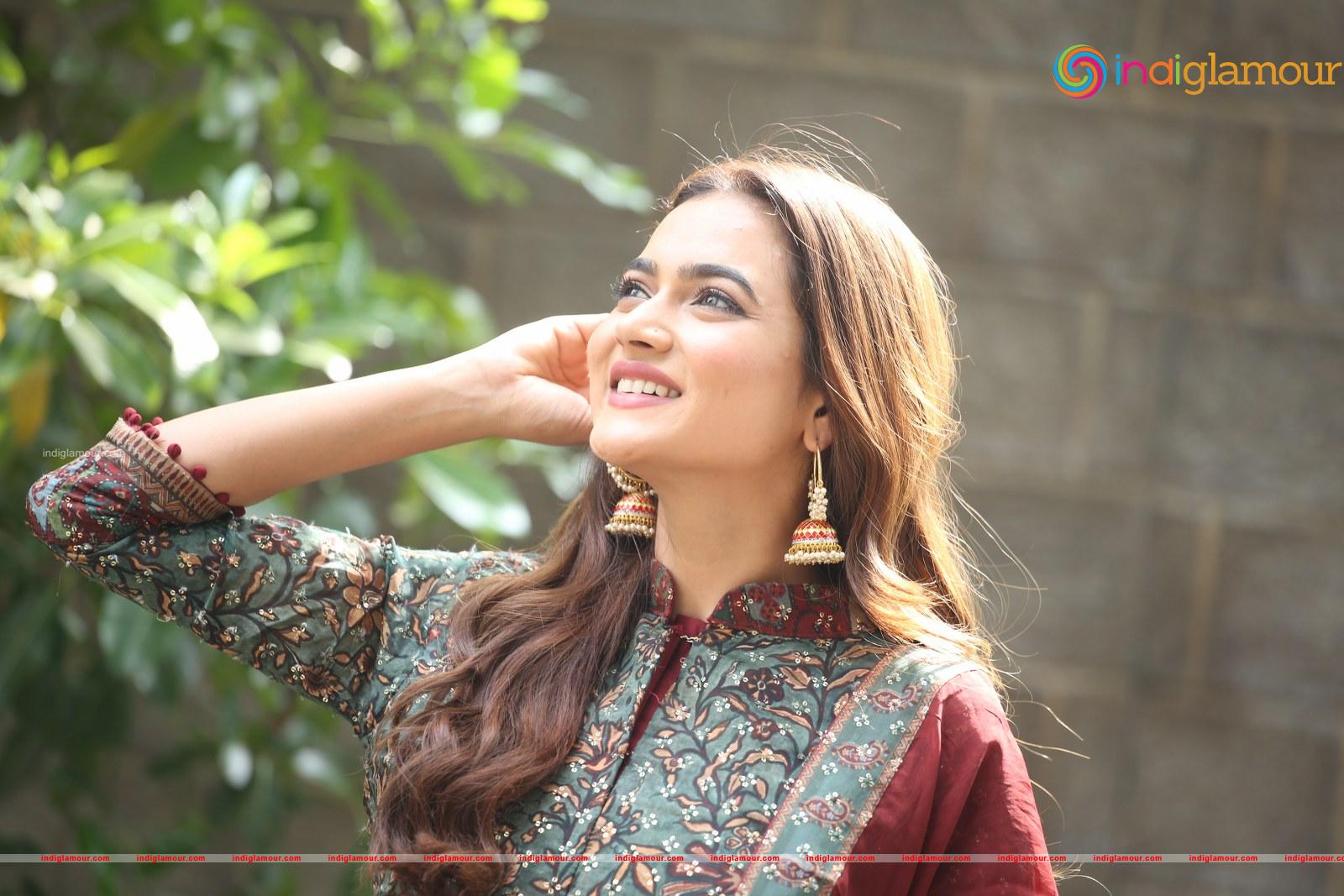 Reva Actress hd photo