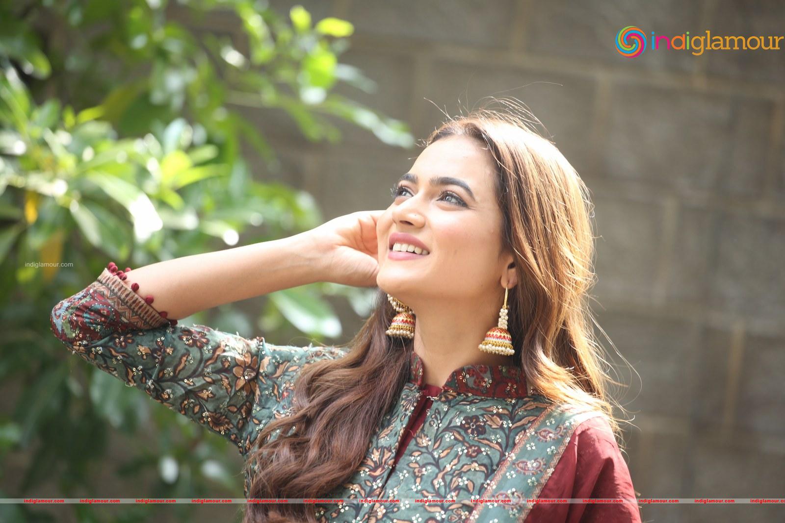 Reva Actress hd photo
