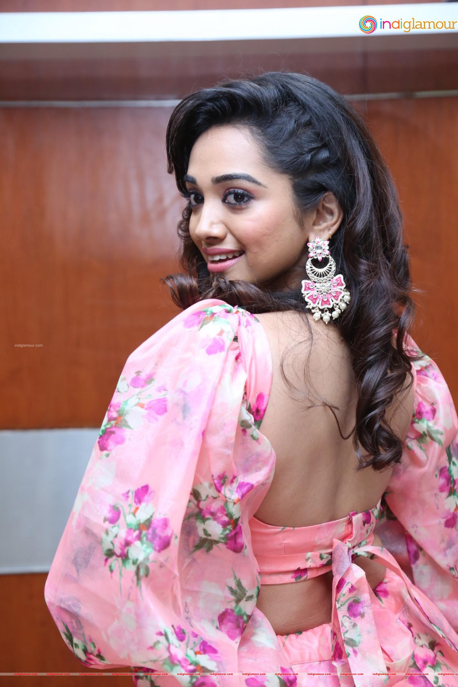 Saanve Megghana Actress hd photo