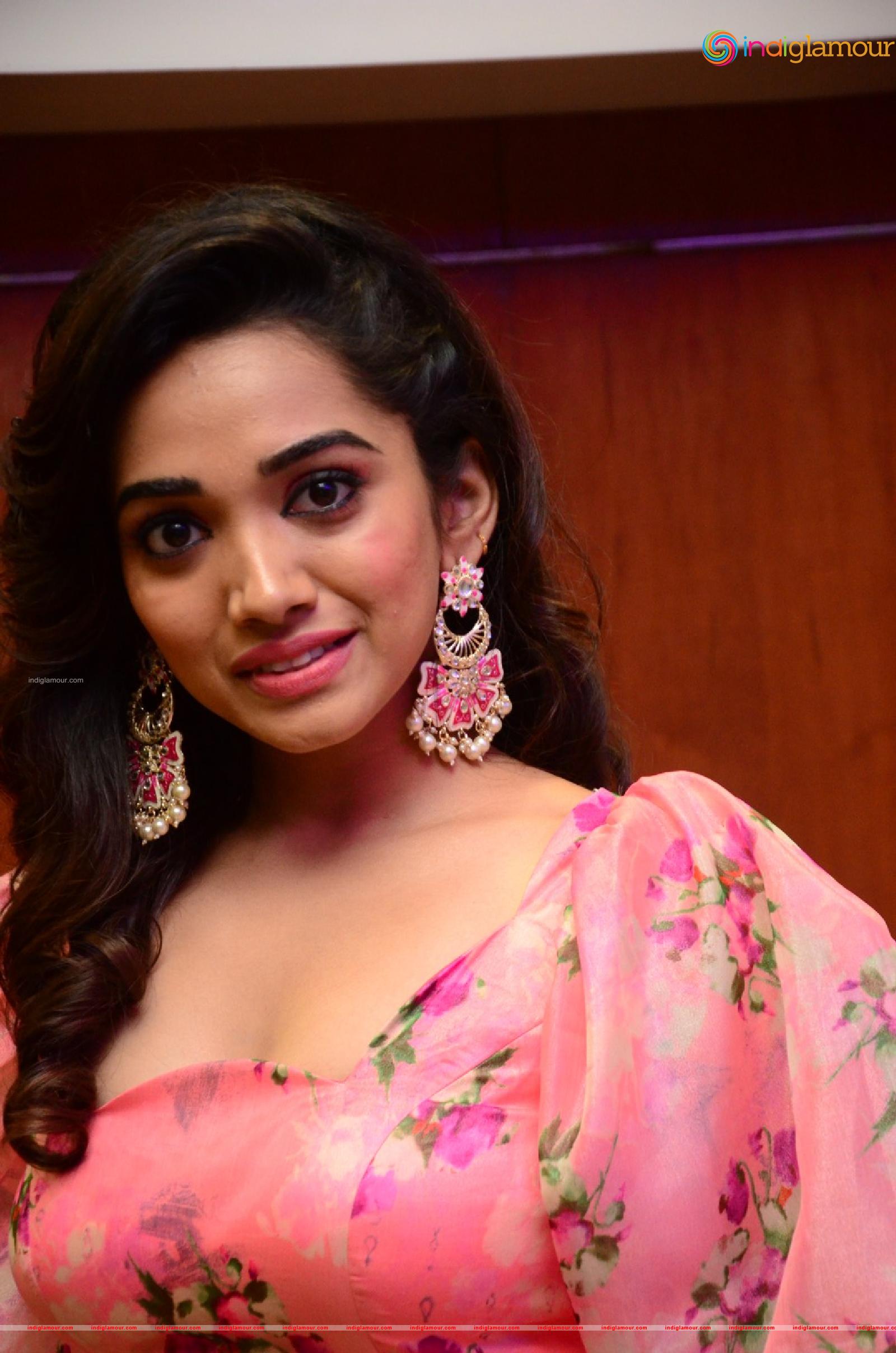 Saanve Megghana Actress hd photo