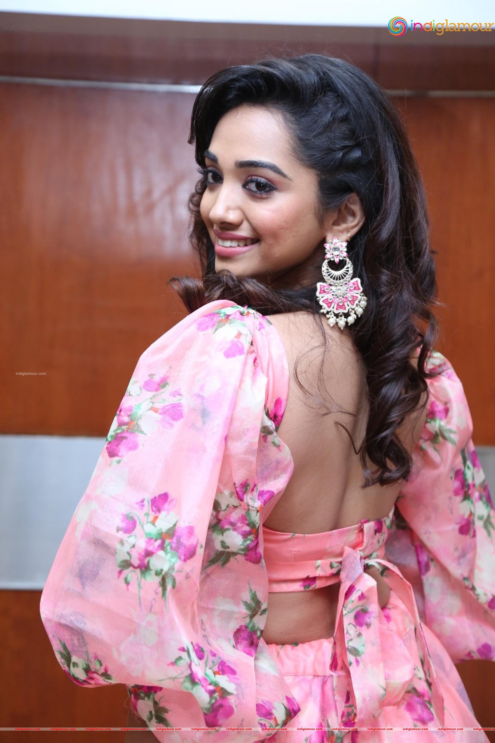 Saanve Megghana Actress hd photo