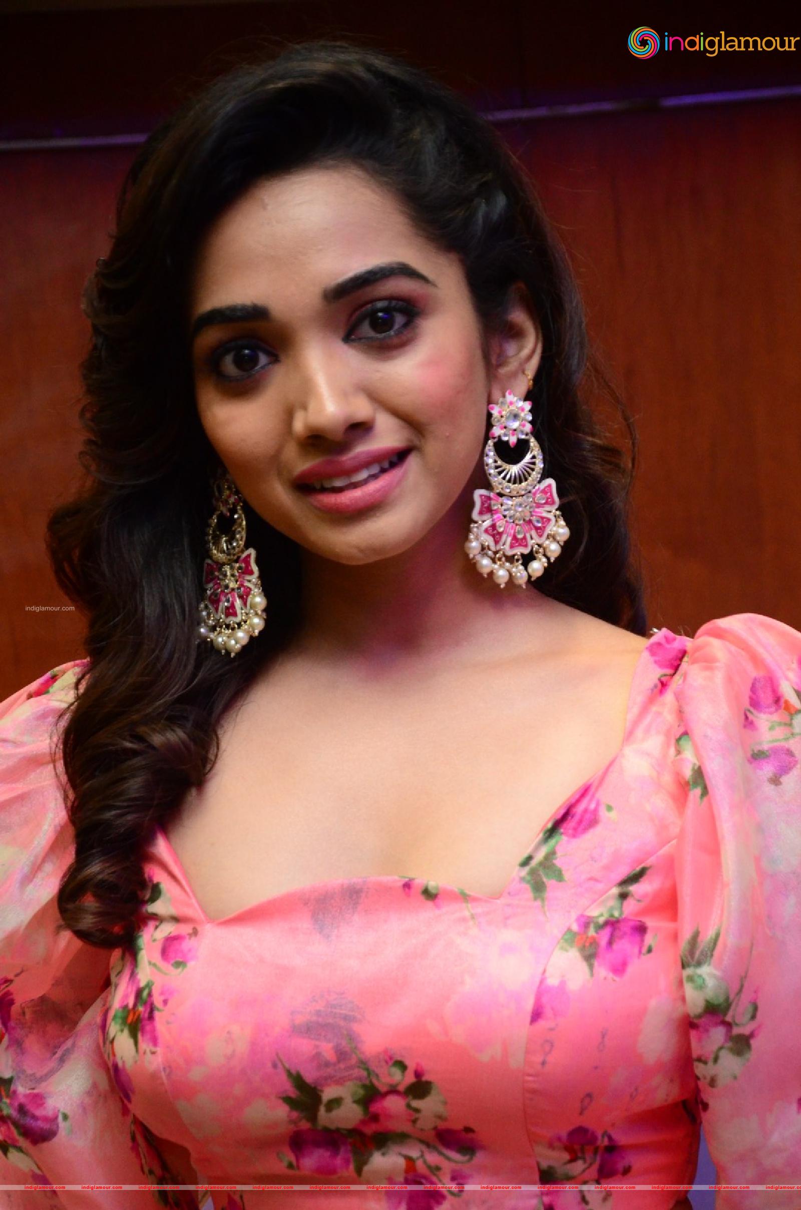 Saanve Megghana Actress hd photo