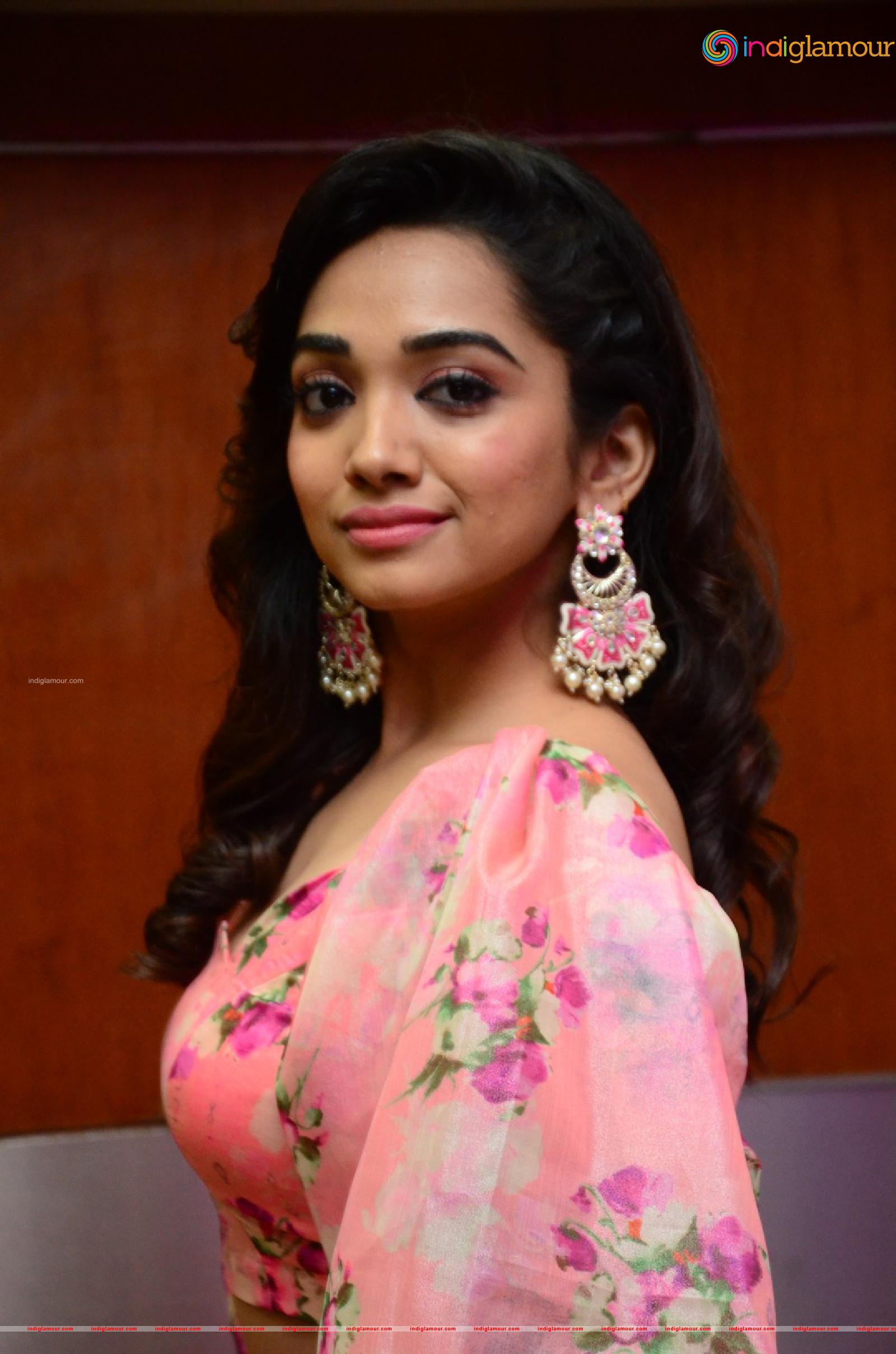 Saanve Megghana Actress hd photo
