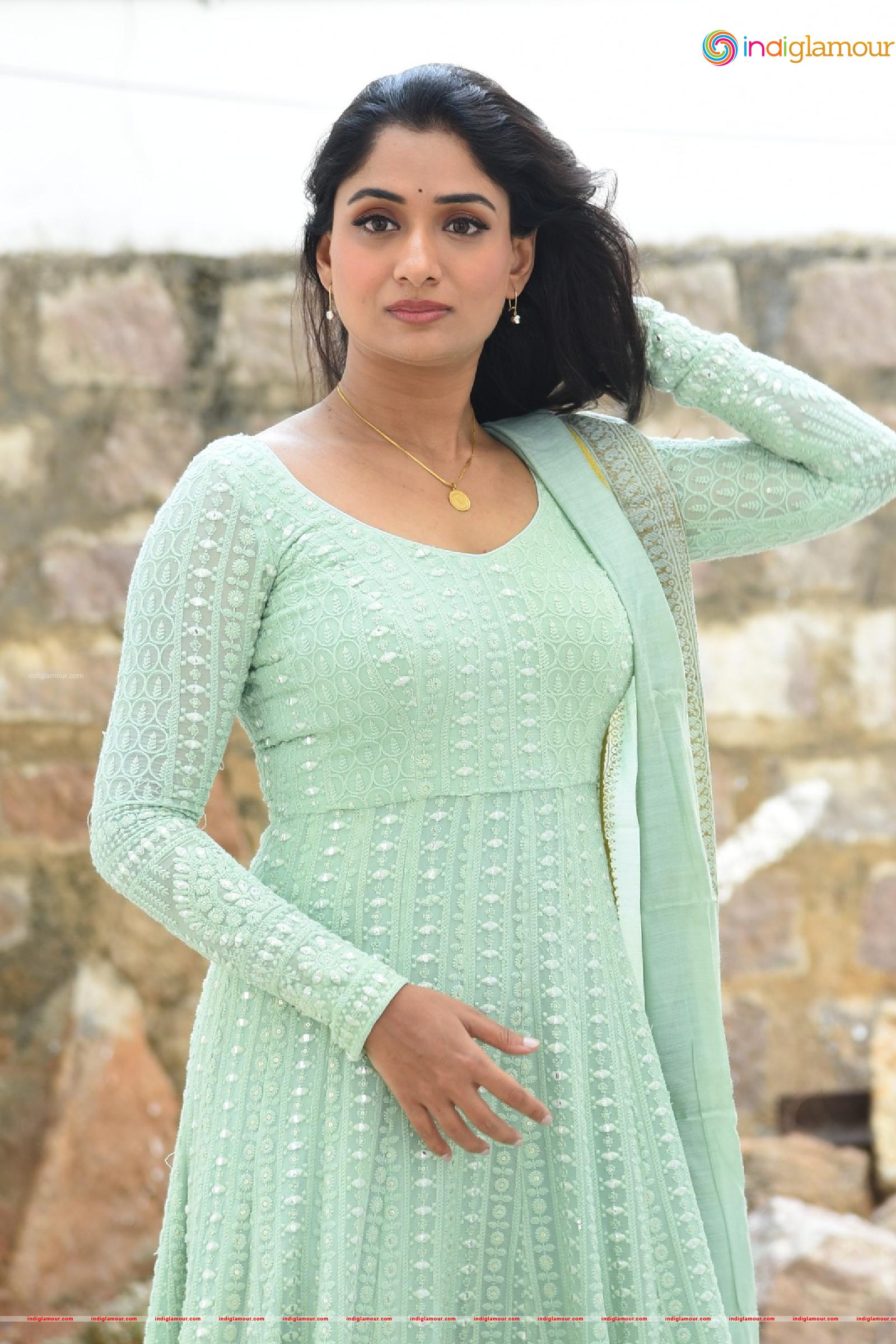 Sandhya Raju Actress hd photo