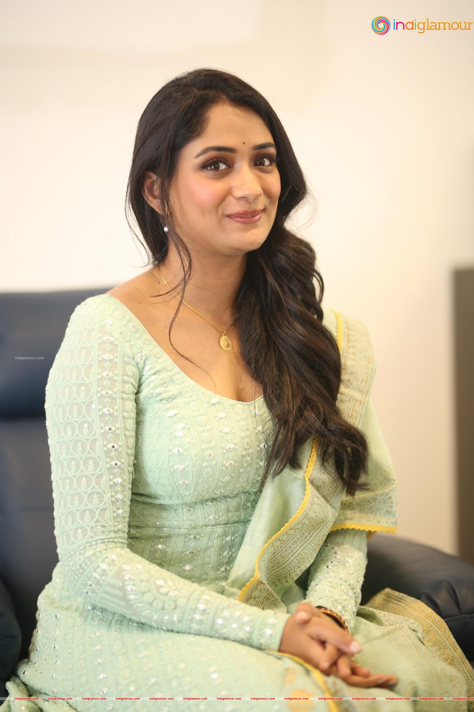 Sandhya Raju Actress hd photo