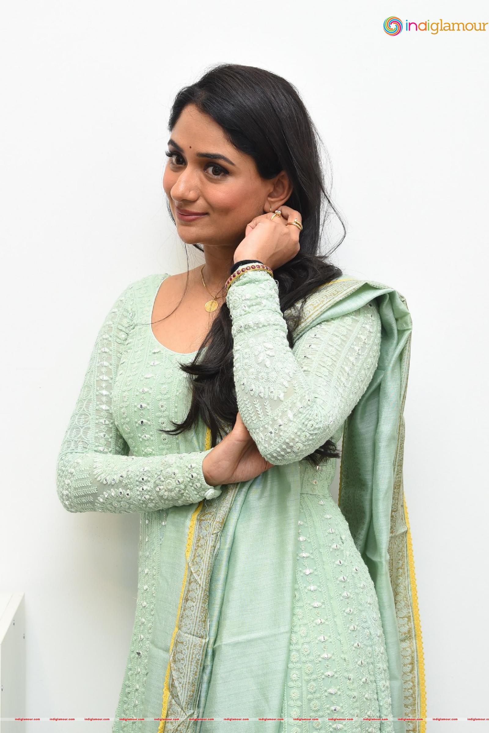 Sandhya Raju Actress hd photo