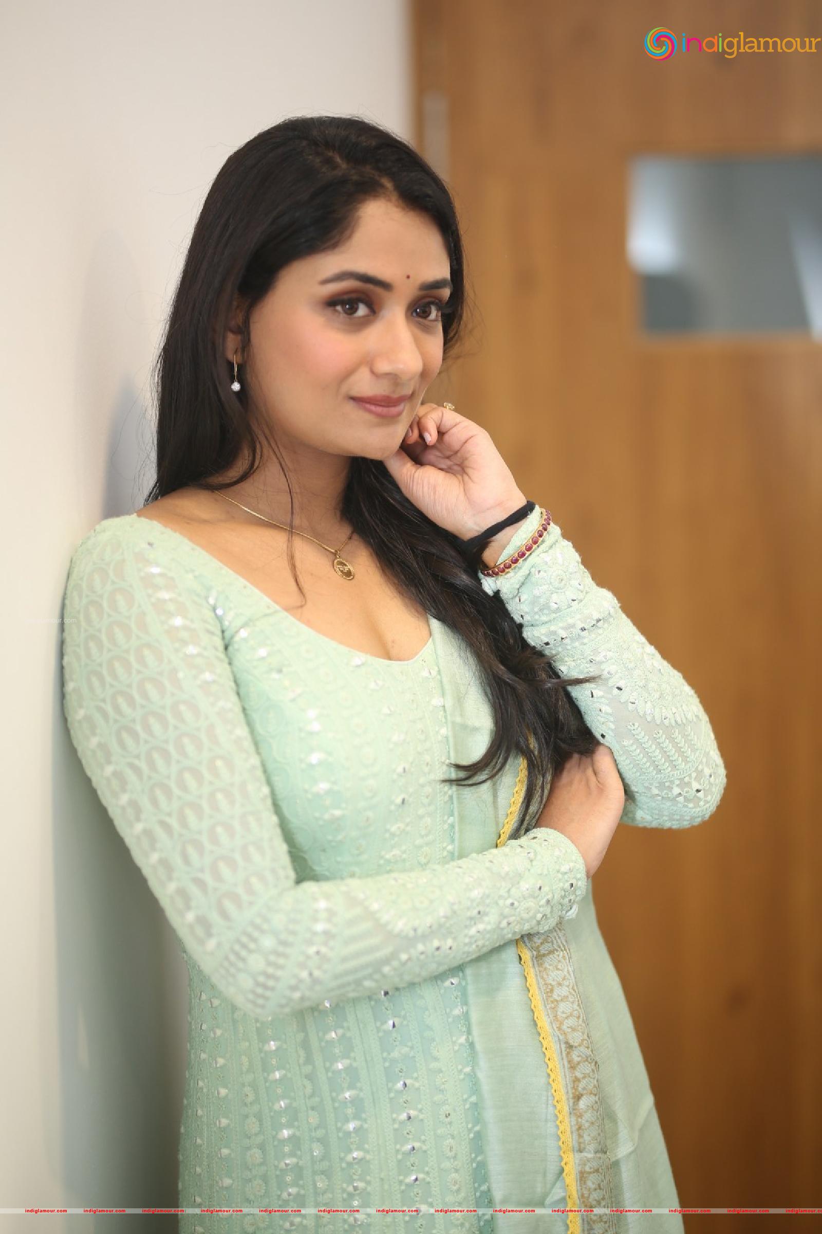 Sandhya Raju Actress hd photo