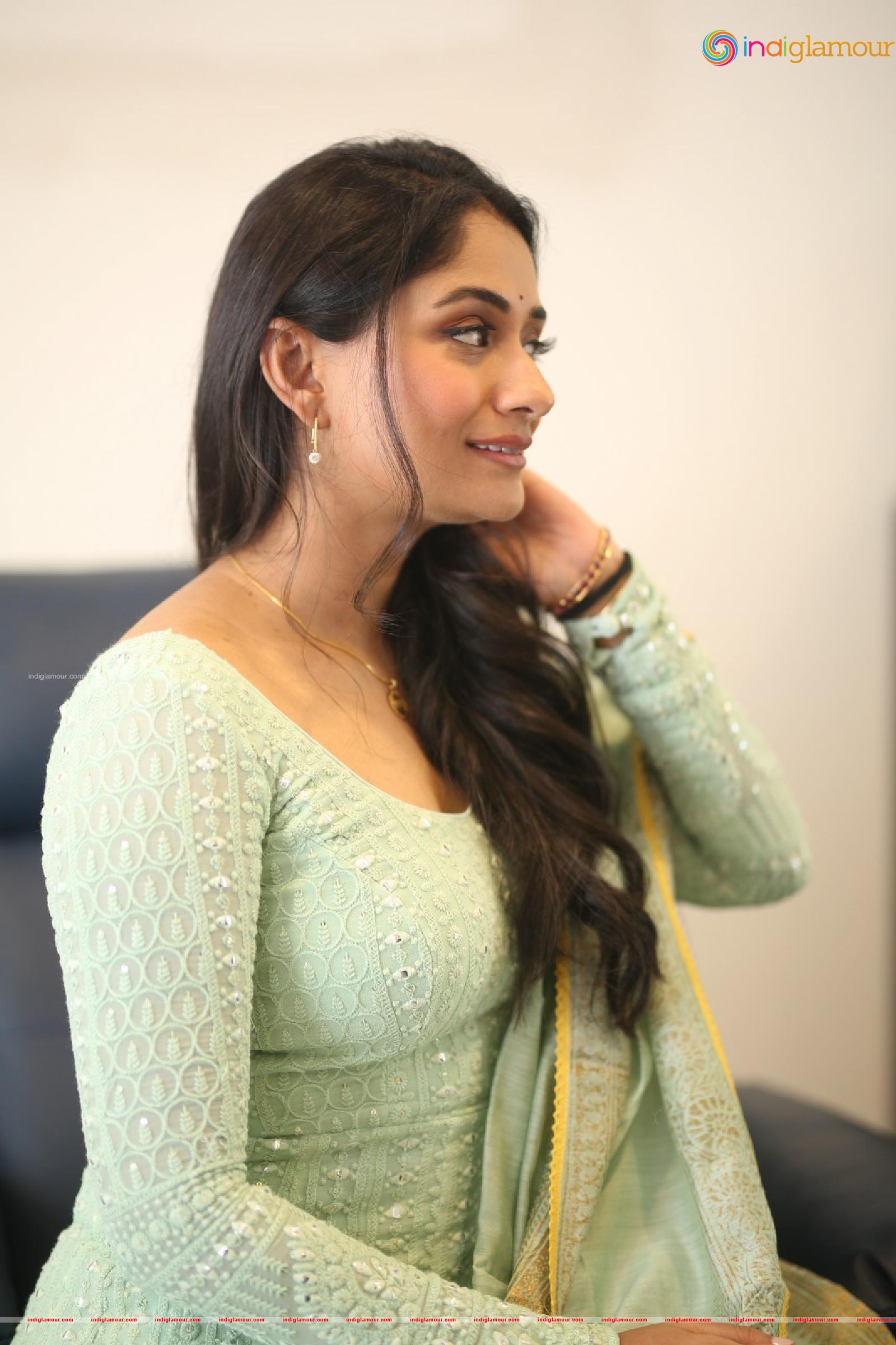 Sandhya Raju Actress hd photo