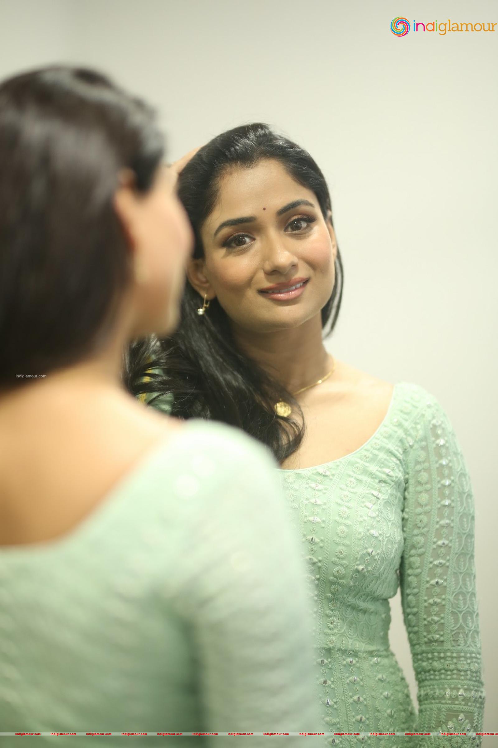 Sandhya Raju Actress hd photo