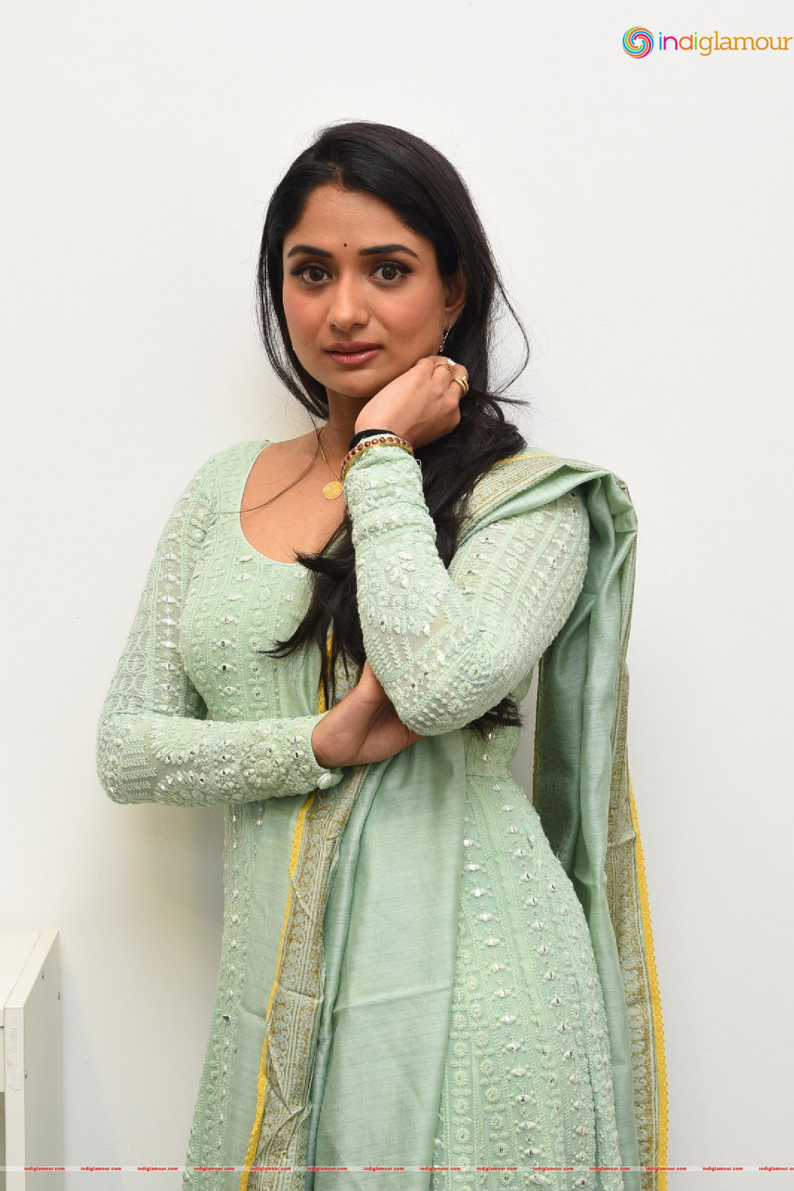 Sandhya Raju Actress hd photo