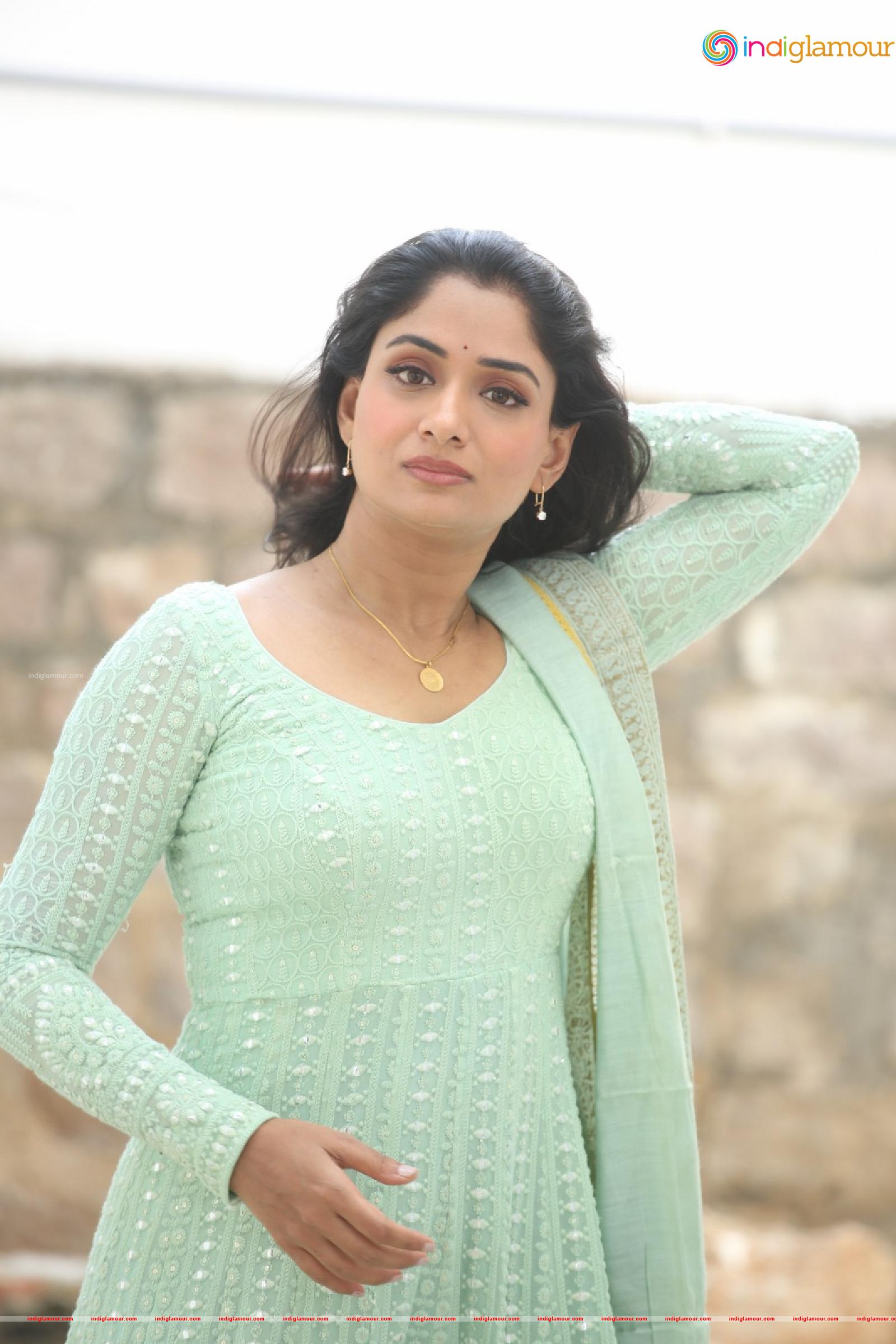 Sandhya Raju Actress hd photo
