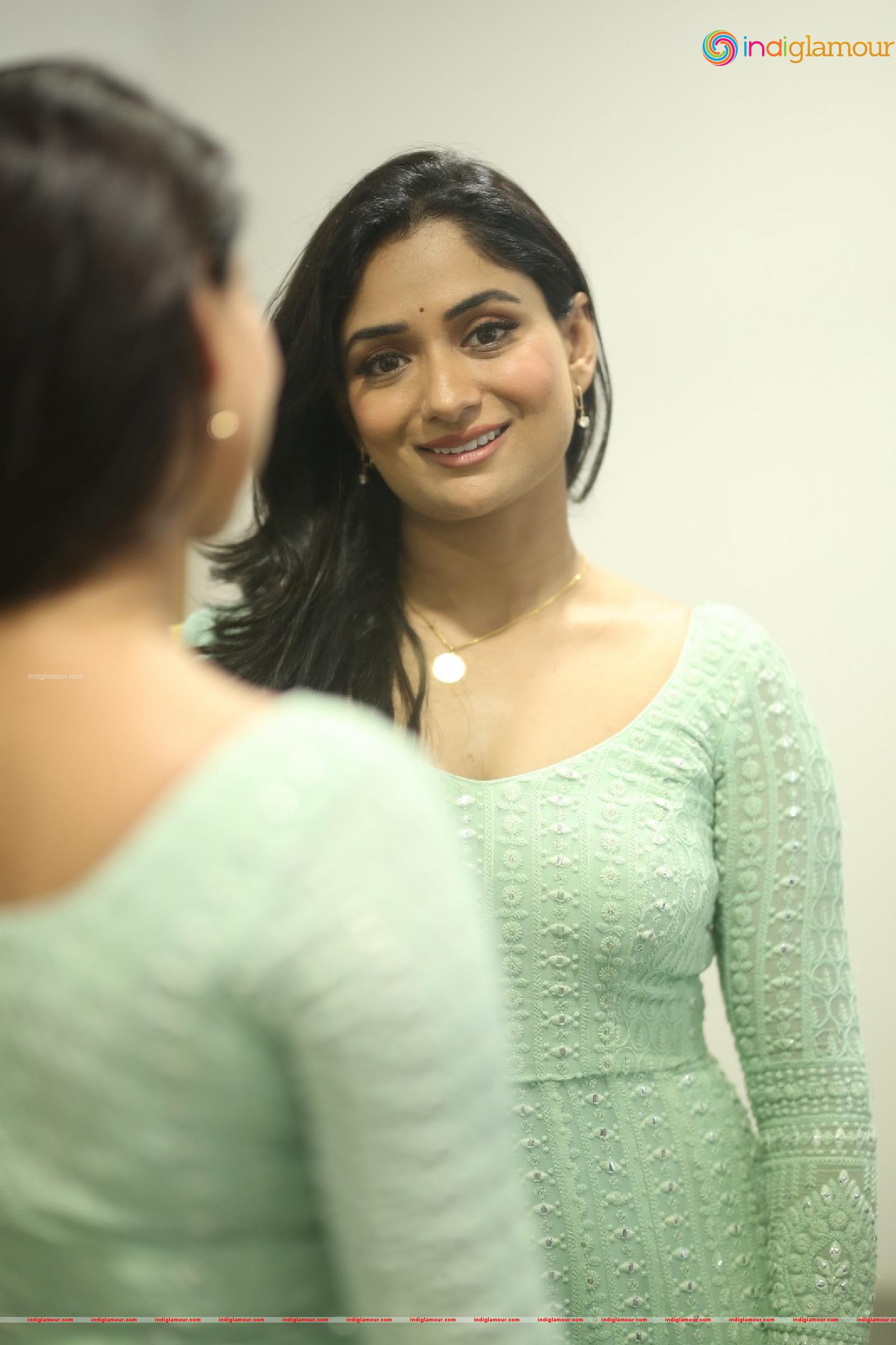 Sandhya Raju Actress hd photo