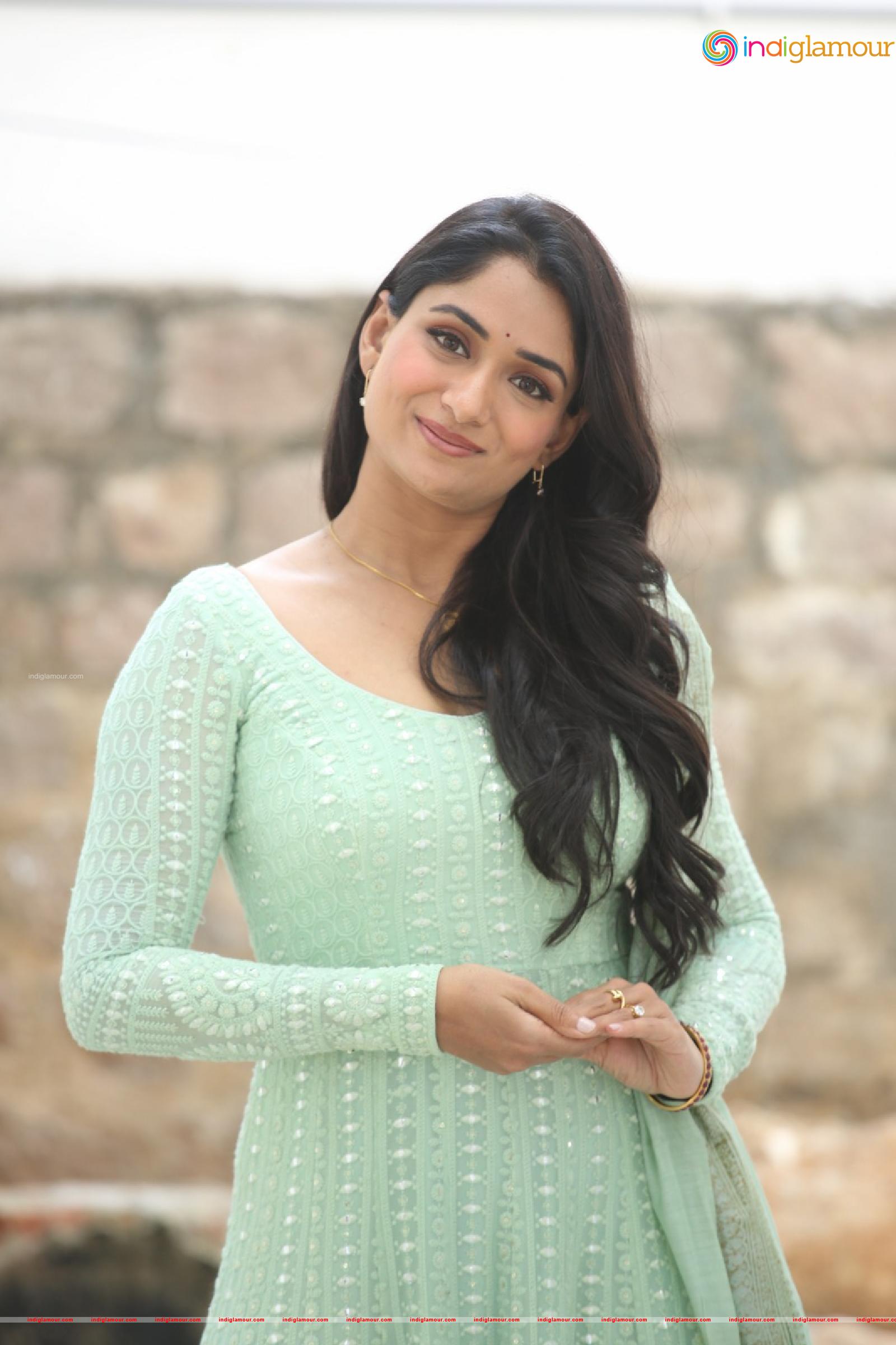 Sandhya Raju Actress hd photo