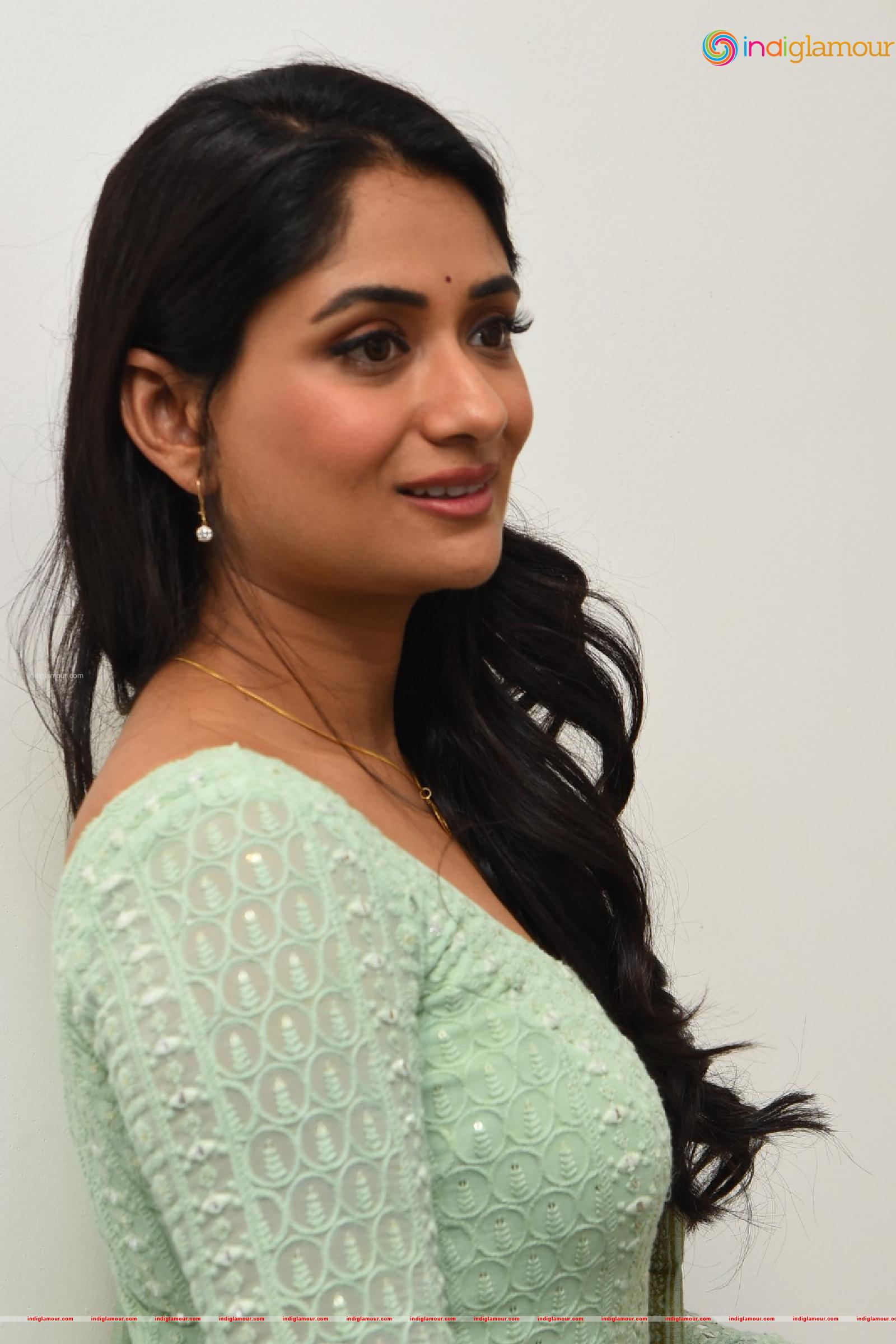 Sandhya Raju Actress hd photo