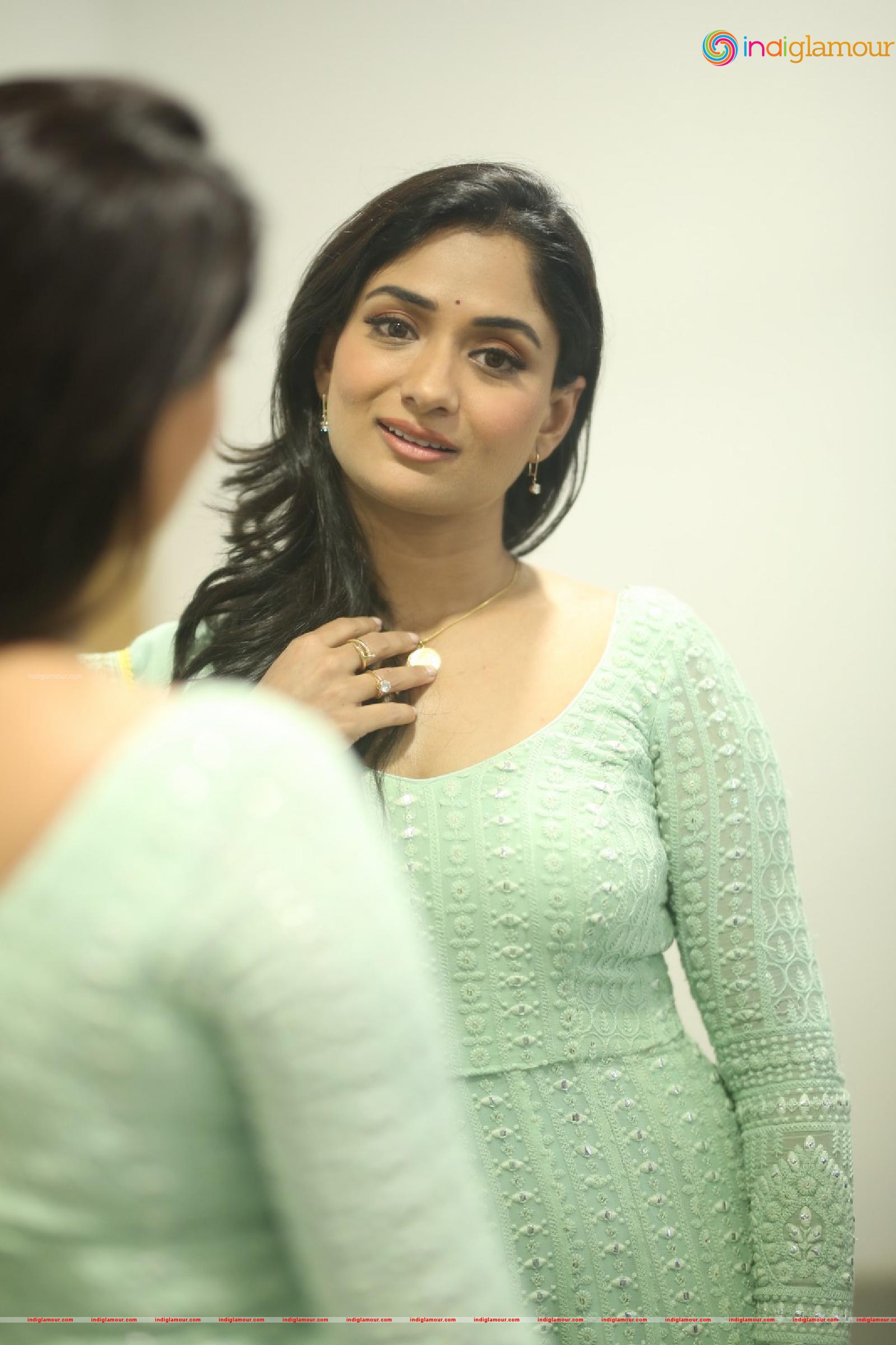 Sandhya Raju Actress hd photo