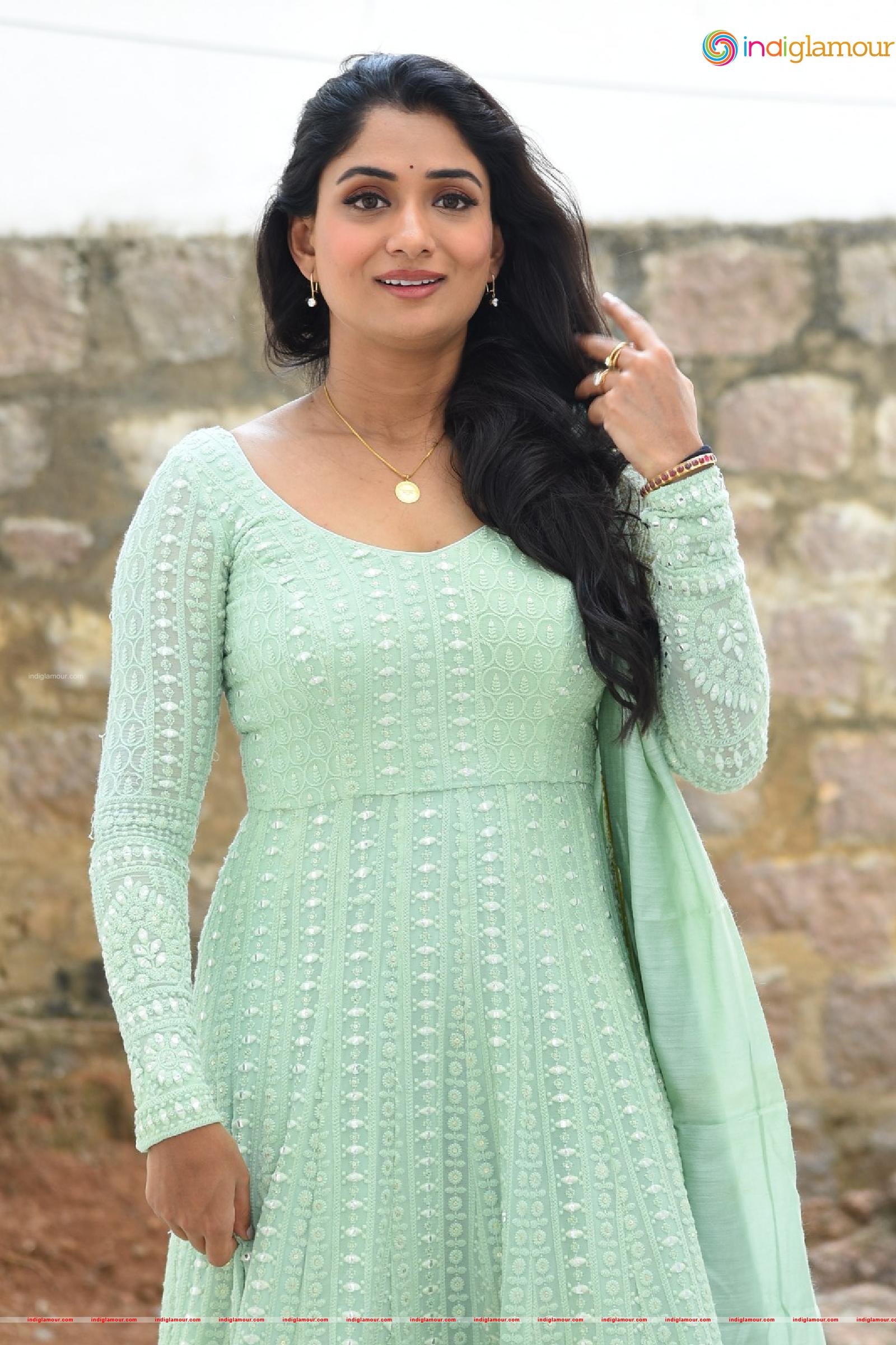 Sandhya Raju Actress hd photo