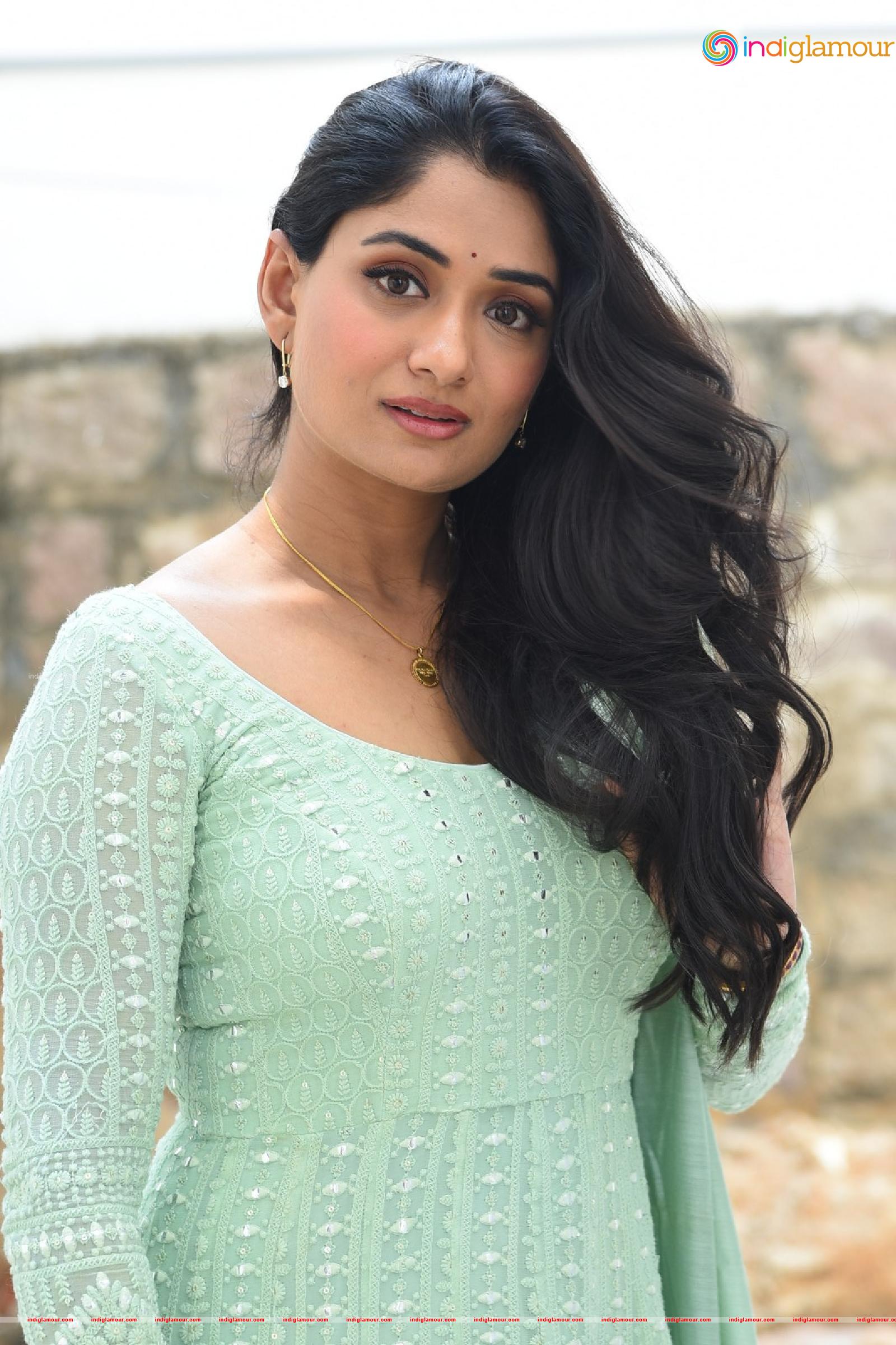 Sandhya Raju Actress hd photo
