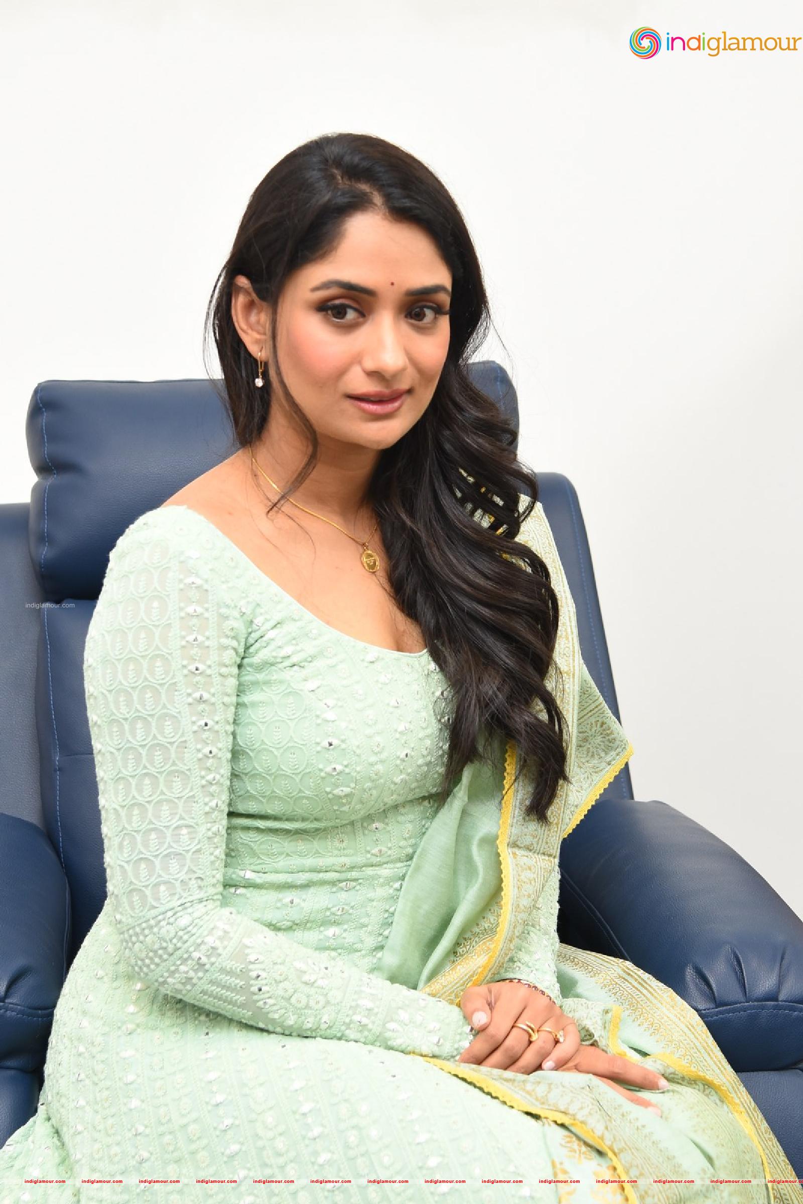Sandhya Raju Actress hd photo