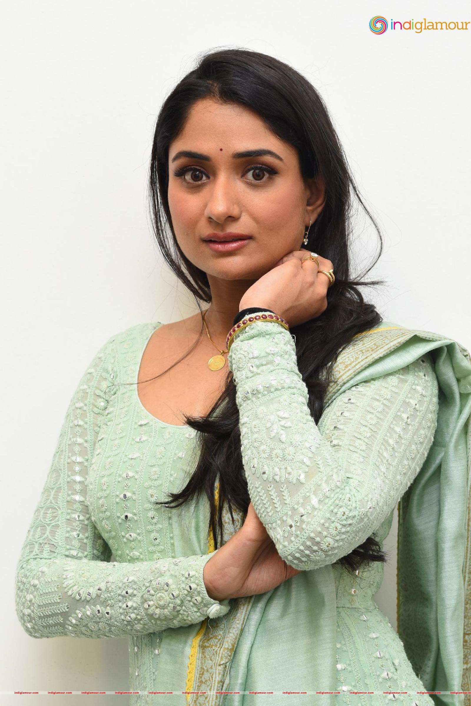 Sandhya Raju Actress hd photo