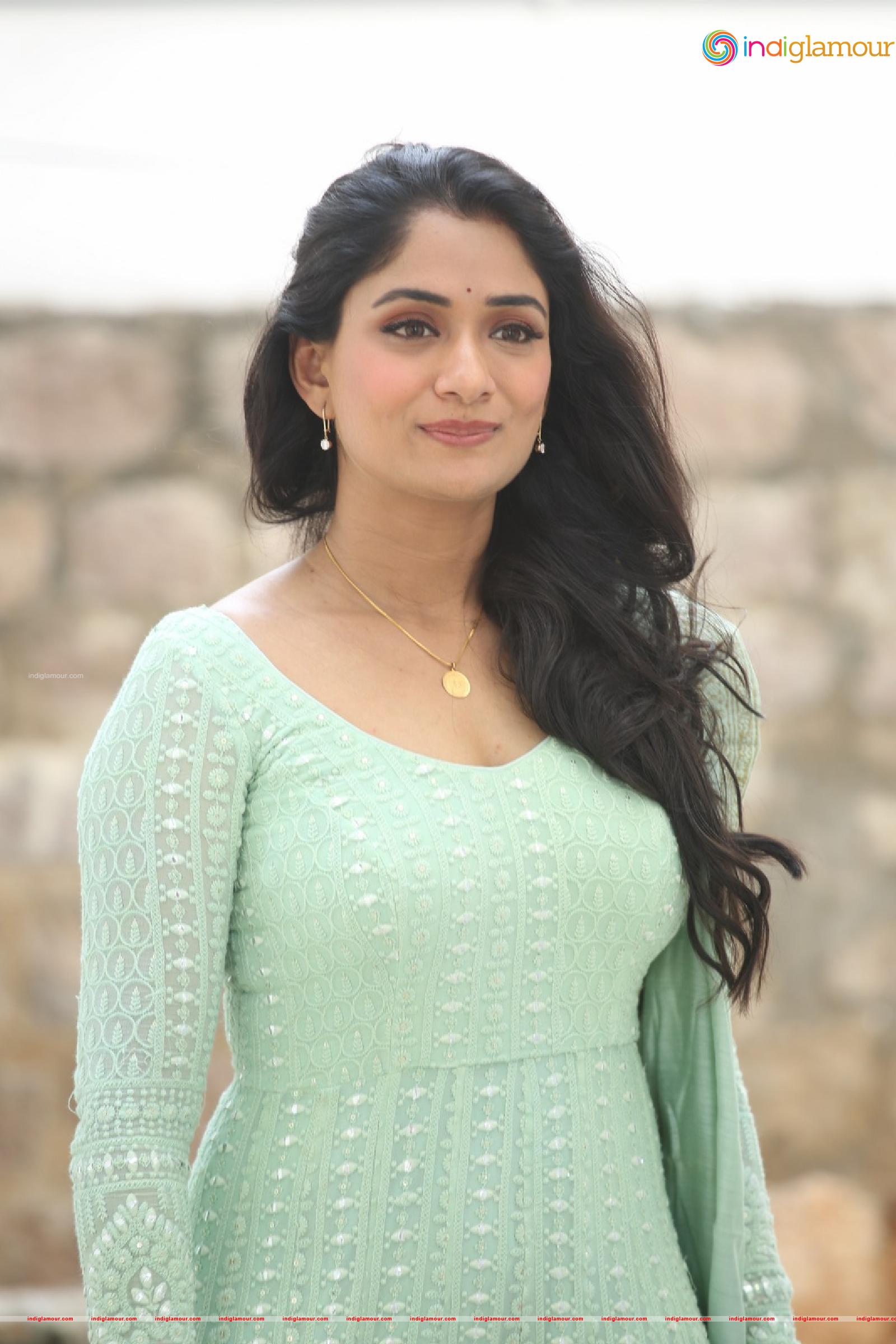 Sandhya Raju Actress hd photo