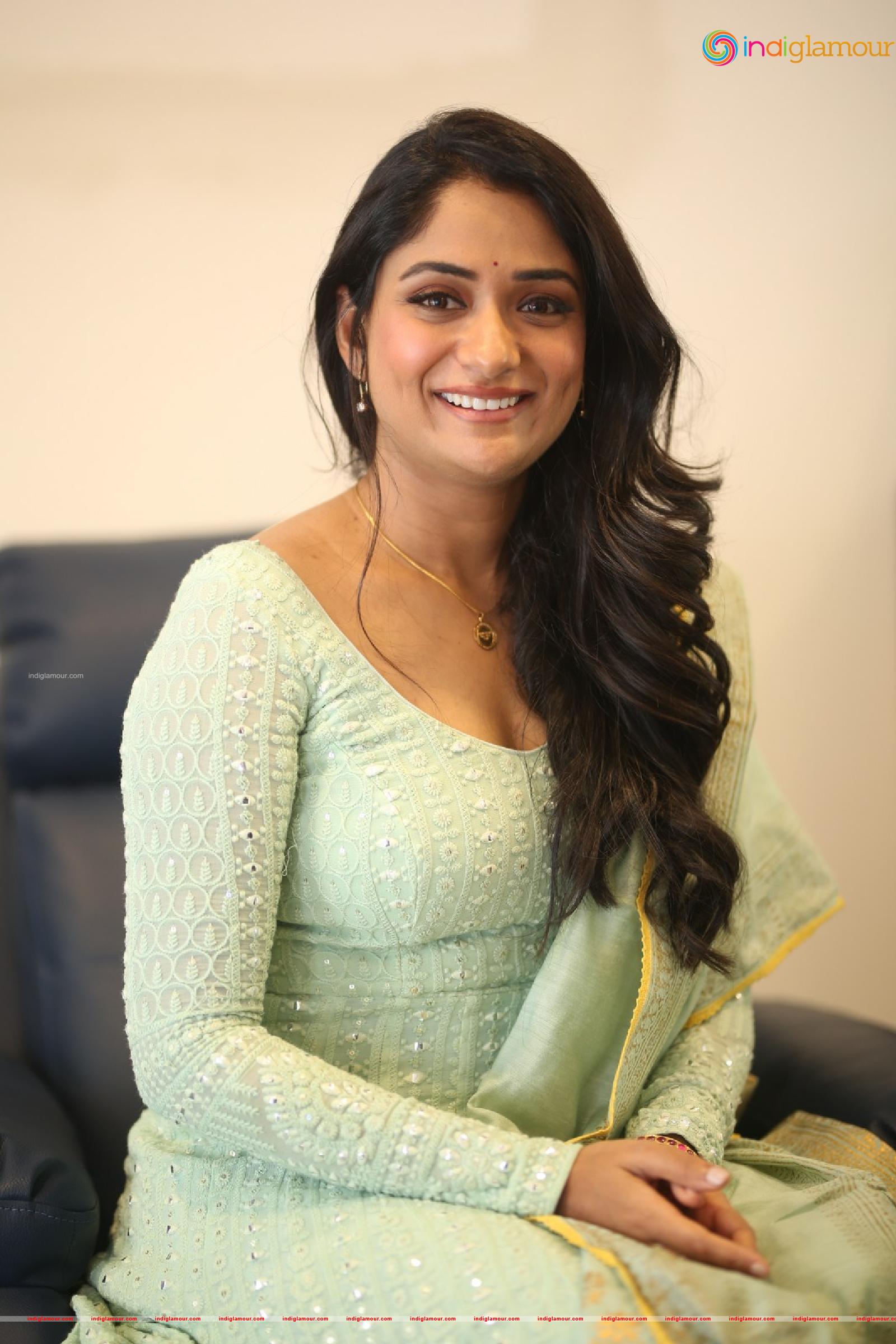 Sandhya Raju Actress hd photo