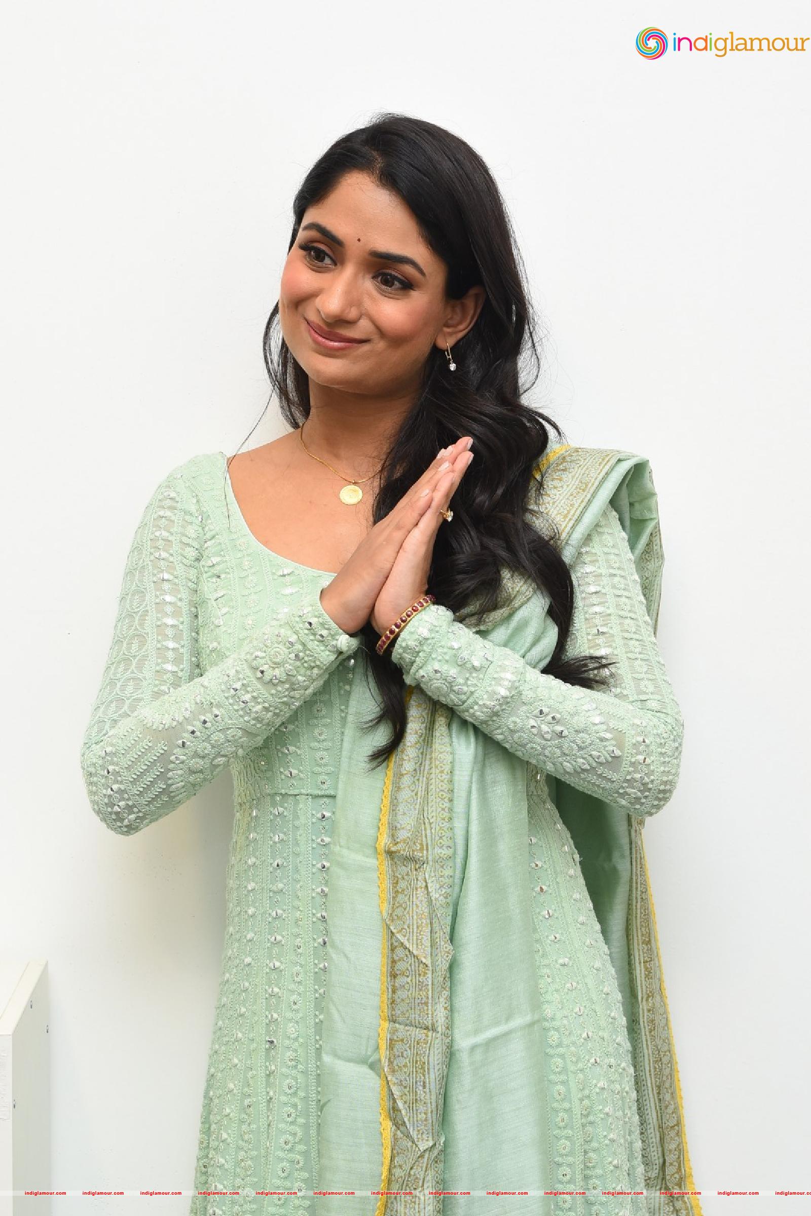 Sandhya Raju Actress hd photo