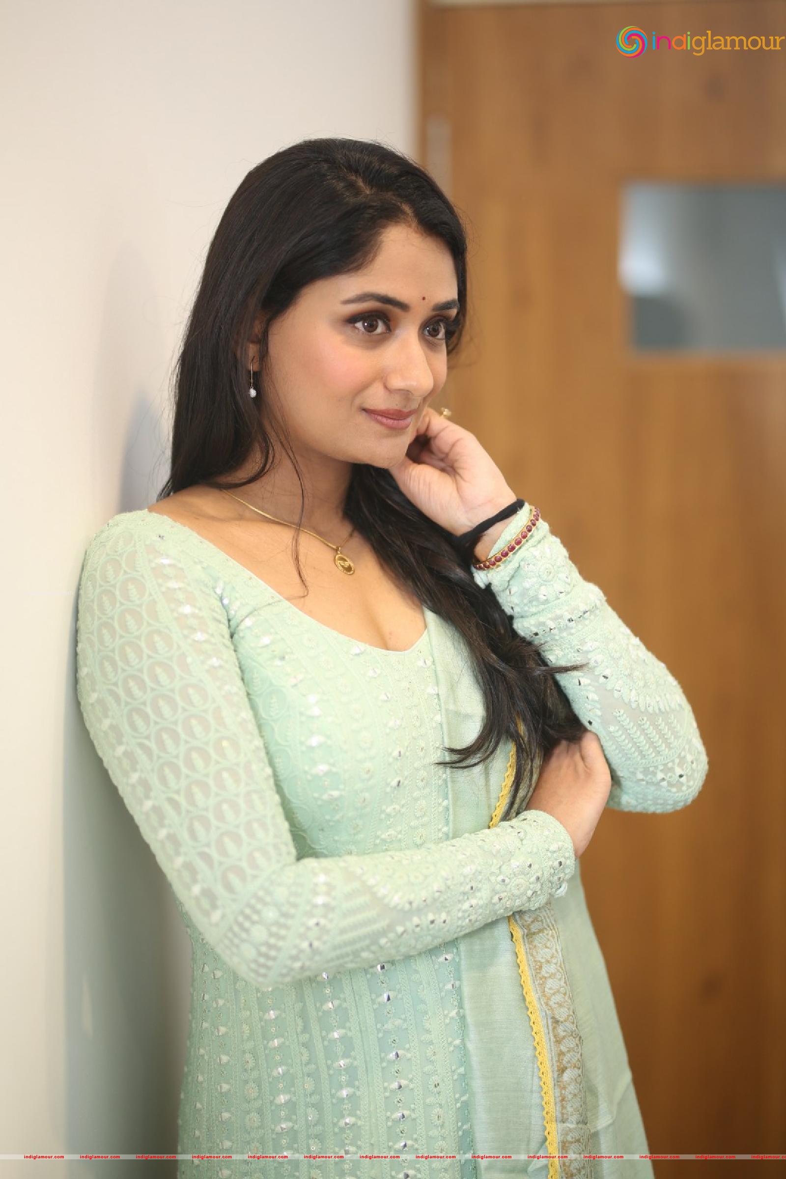 Sandhya Raju Actress hd photo
