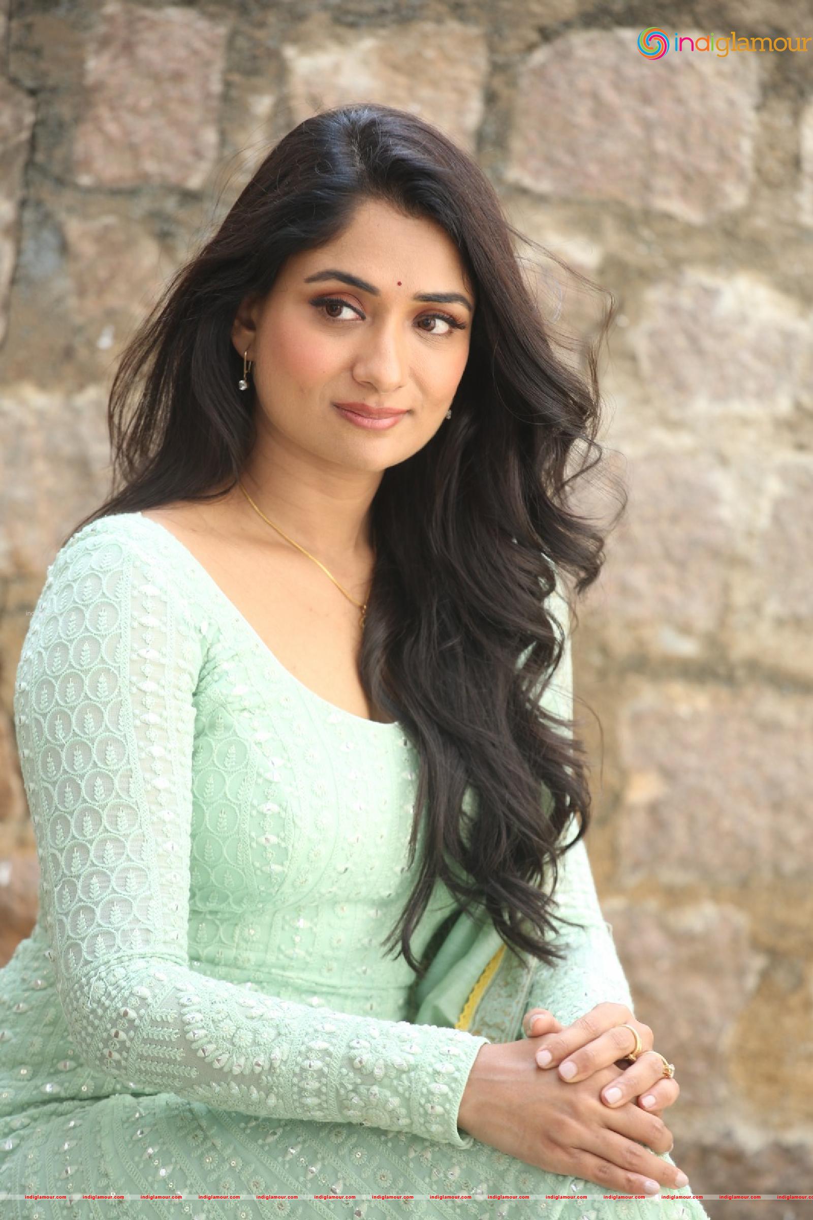 Sandhya Raju Actress hd photo