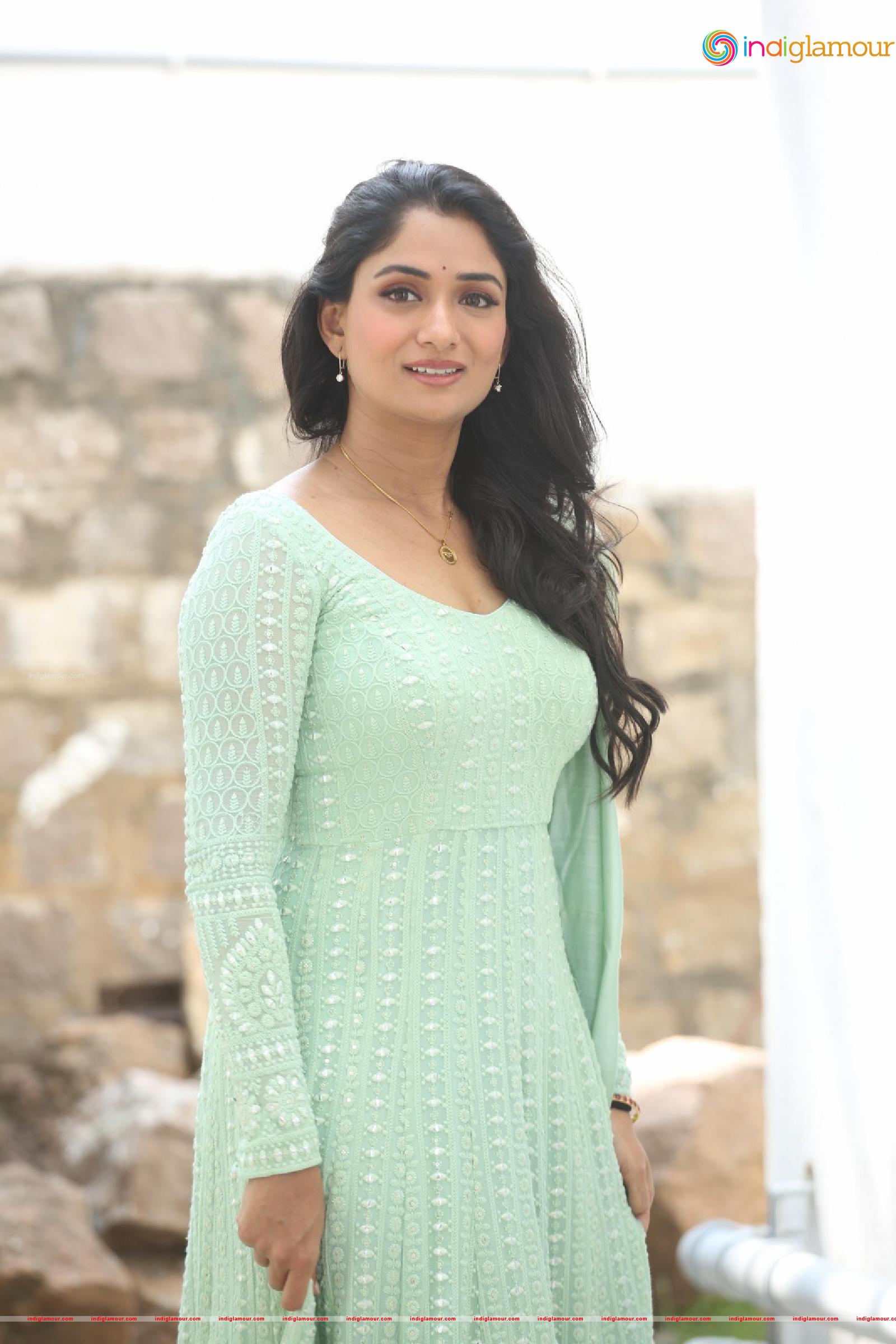 Sandhya Raju Actress hd photo