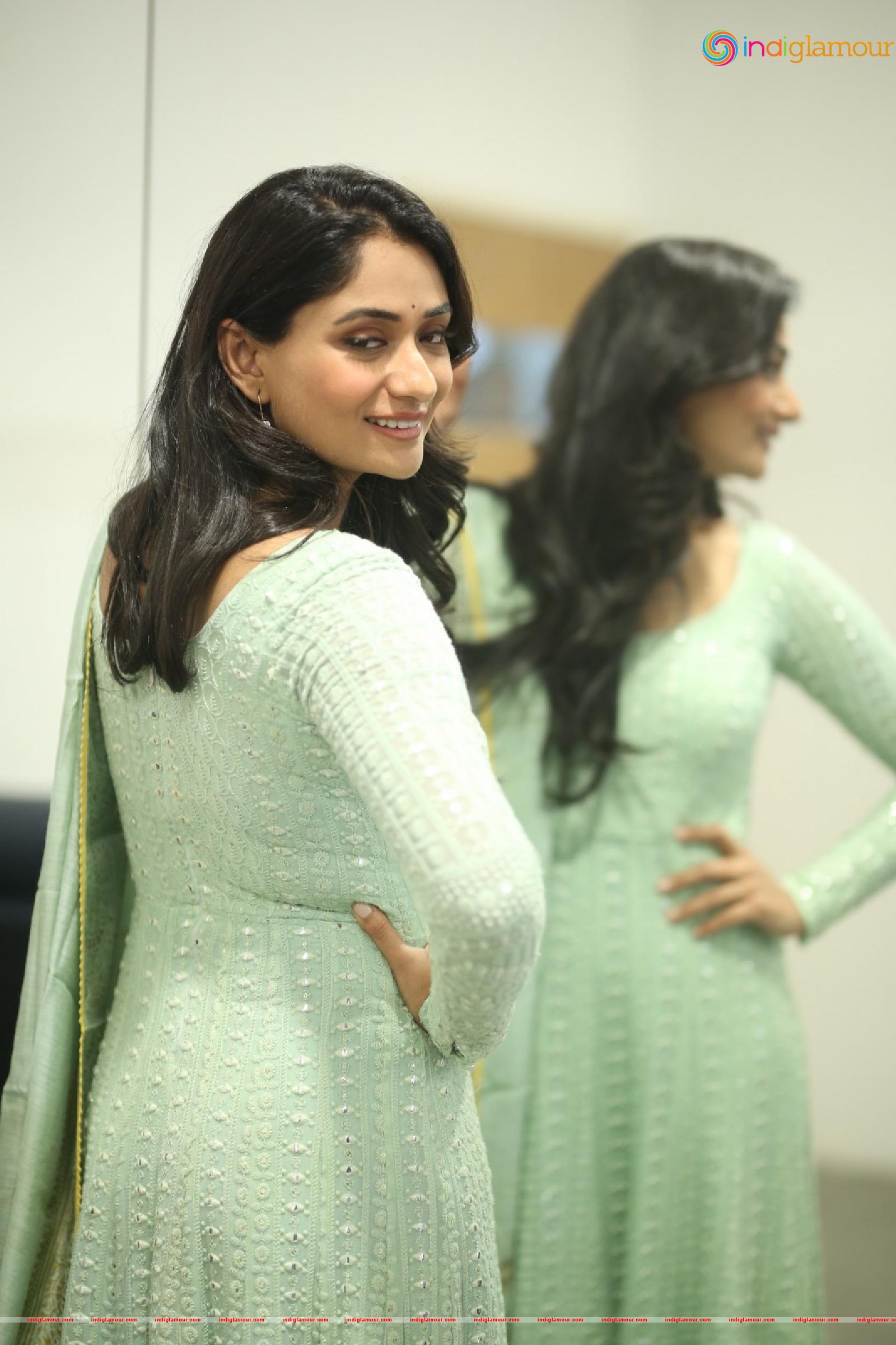 Sandhya Raju Actress hd photo