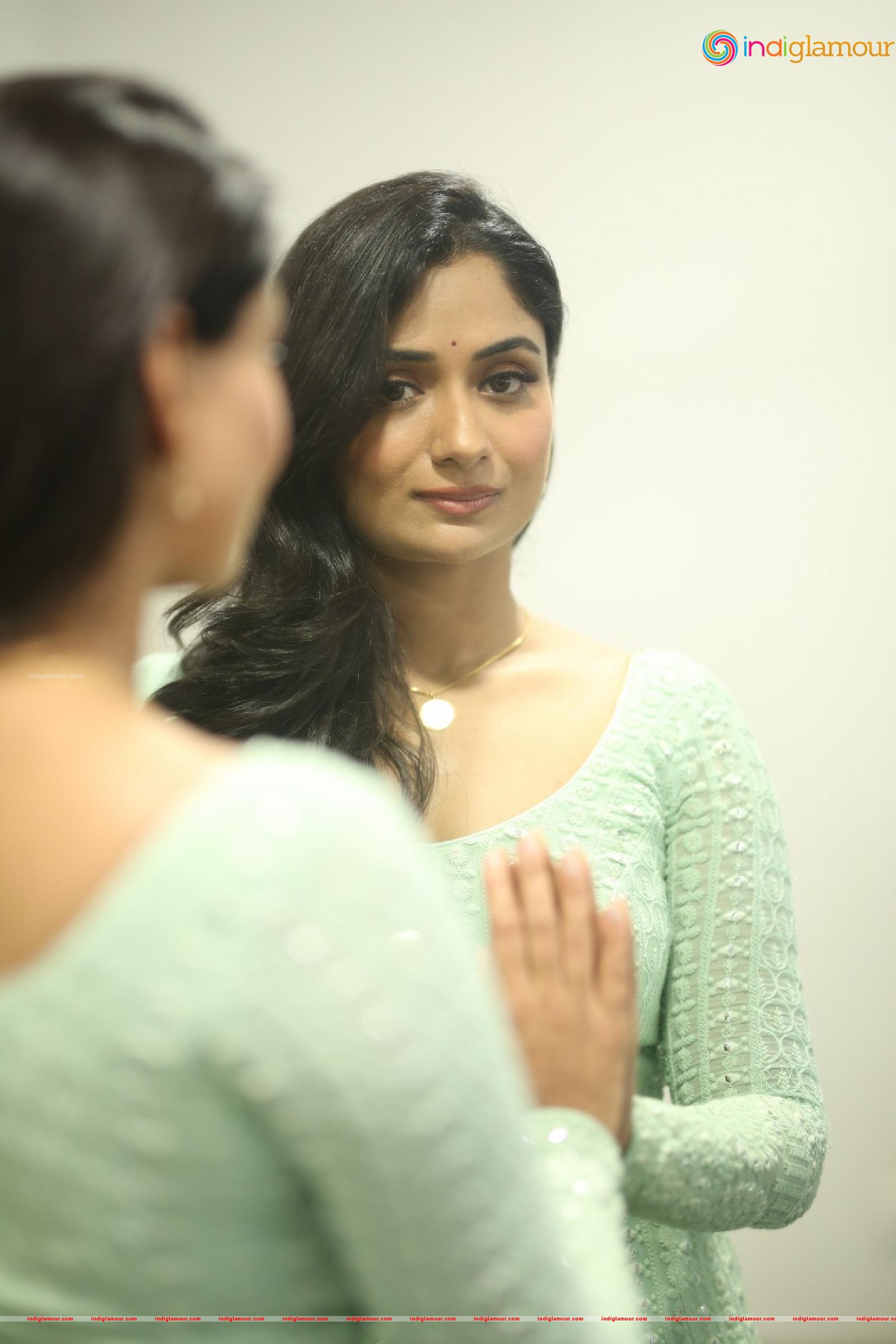 Sandhya Raju Actress hd photo