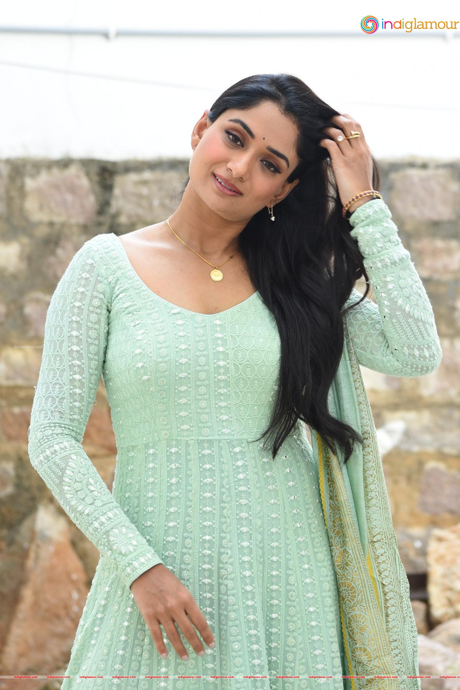 Sandhya Raju Actress hd photo