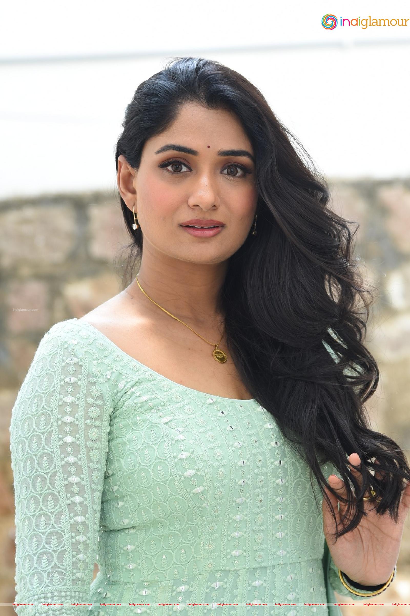 Sandhya Raju Actress hd photo