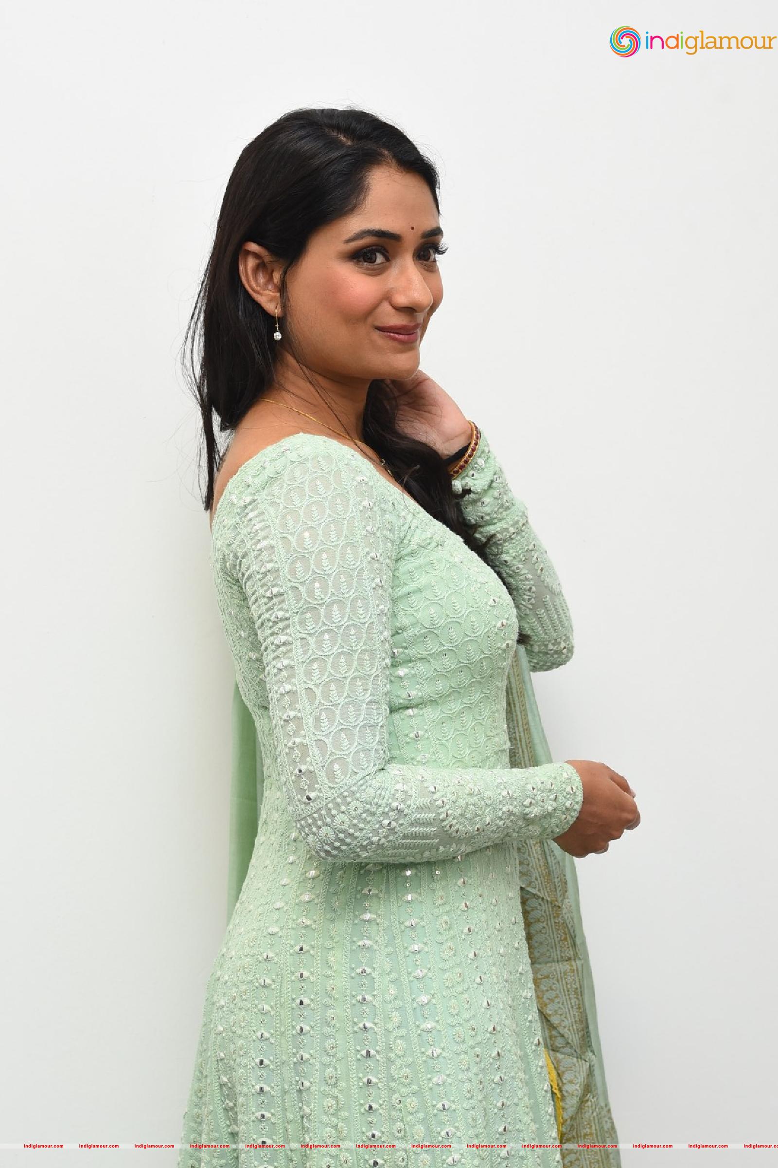 Sandhya Raju Actress hd photo