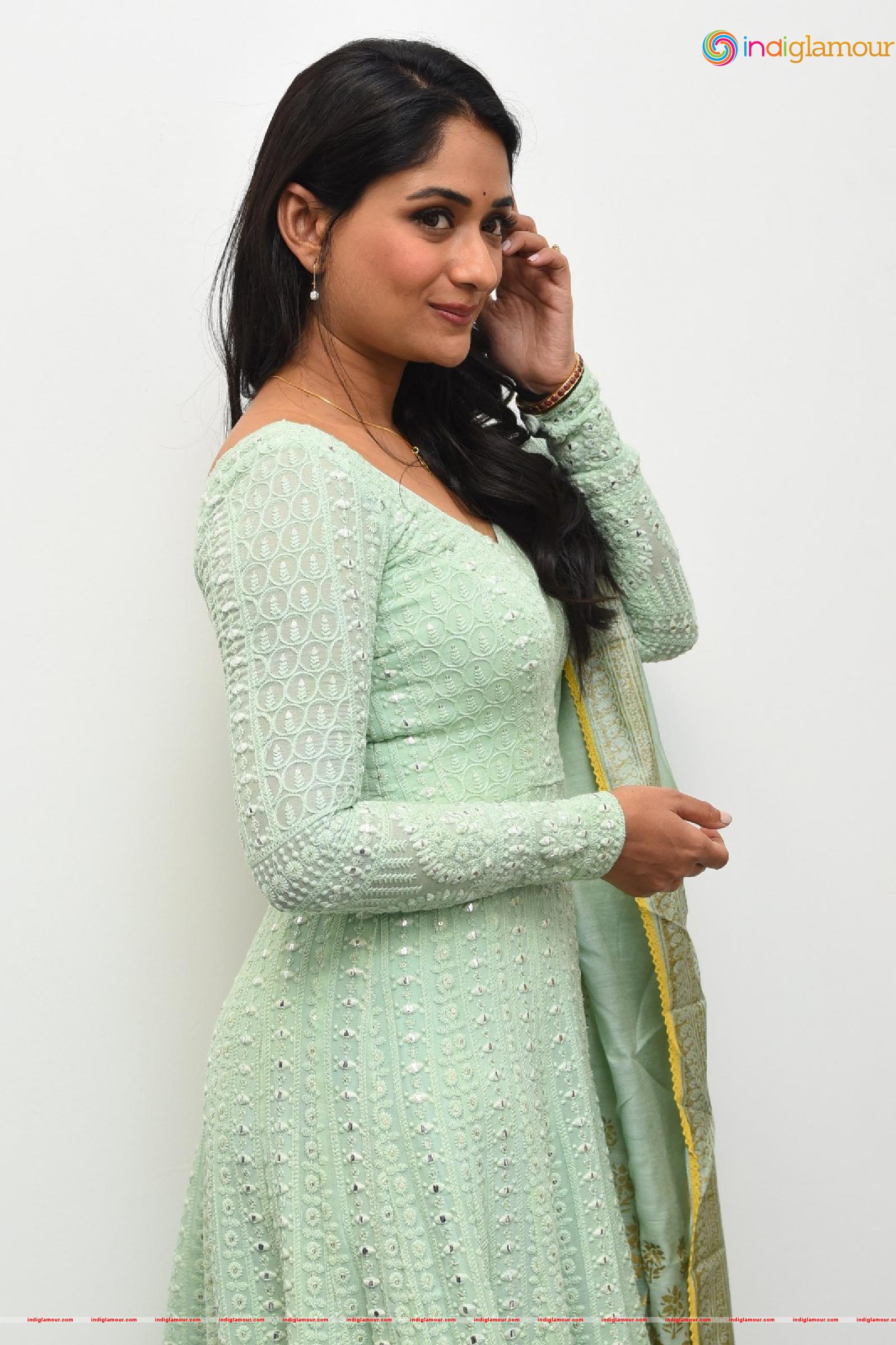 Sandhya Raju Actress hd photo