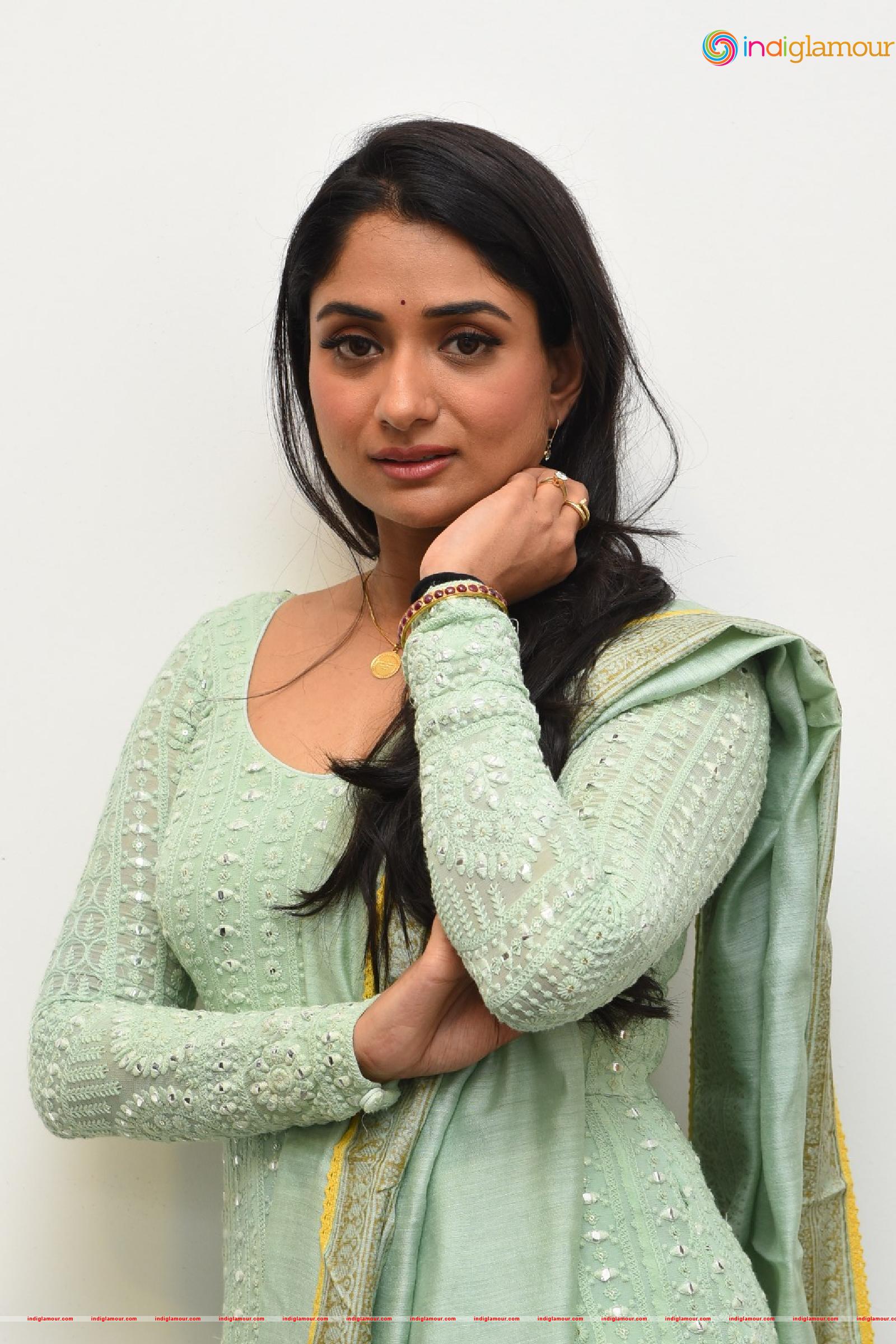 Sandhya Raju Actress hd photo