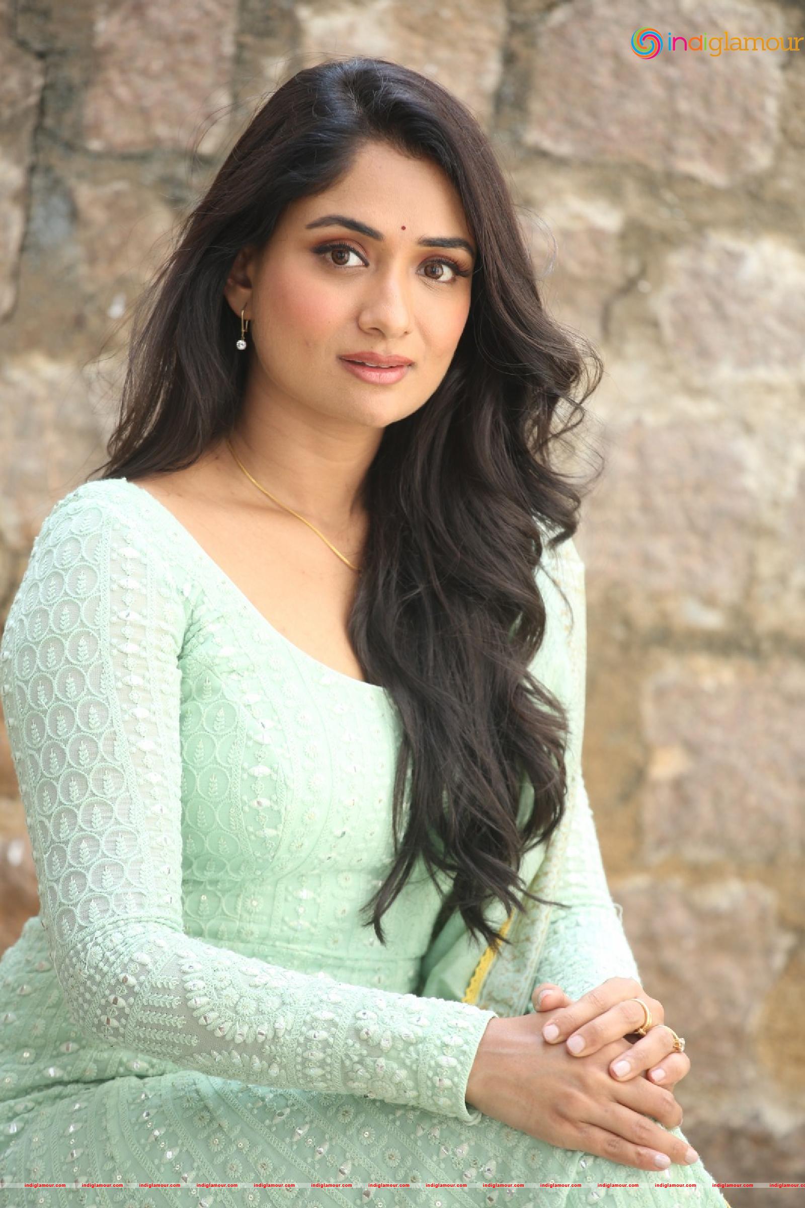 Sandhya Raju Actress hd photo