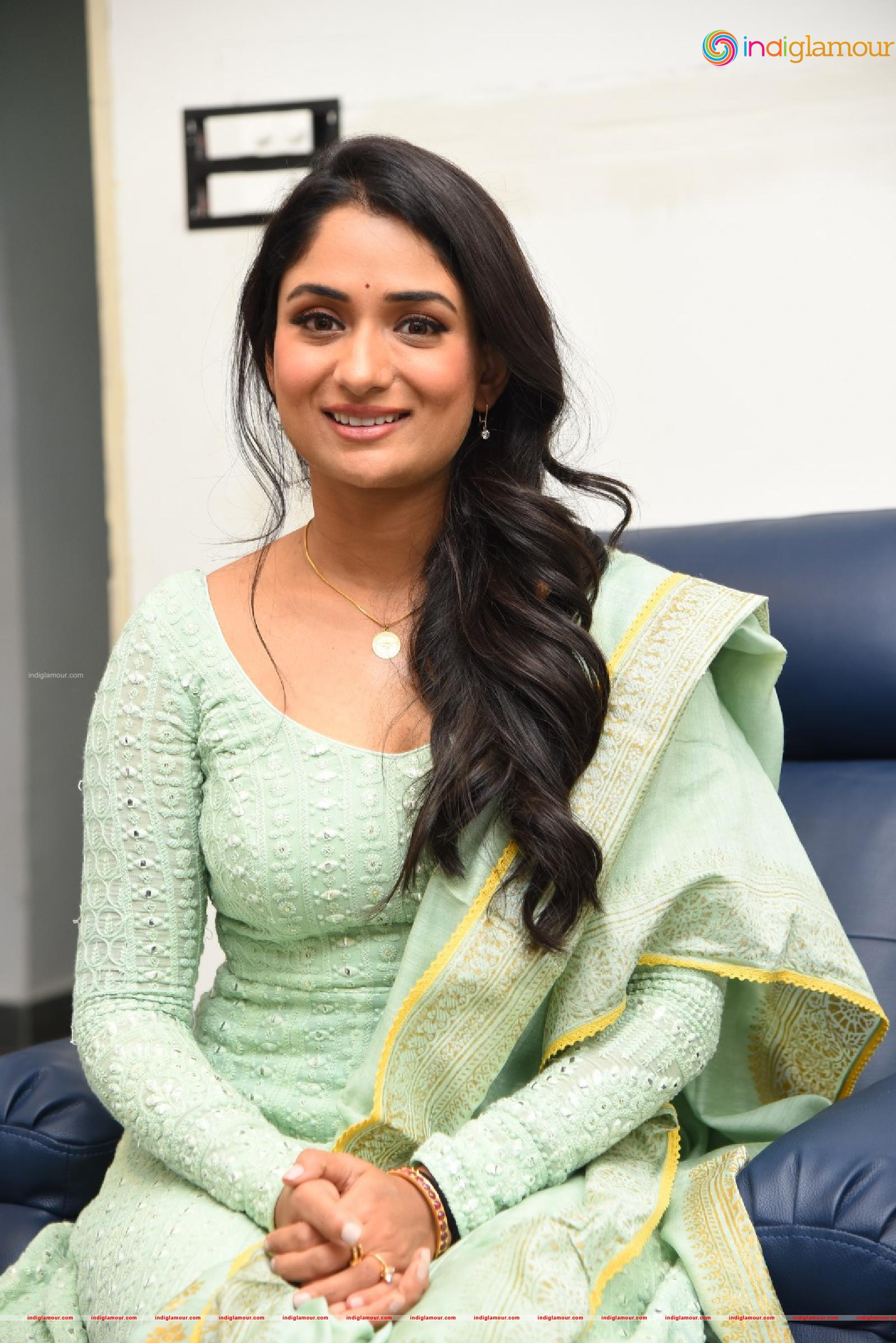 Sandhya Raju Actress hd photo