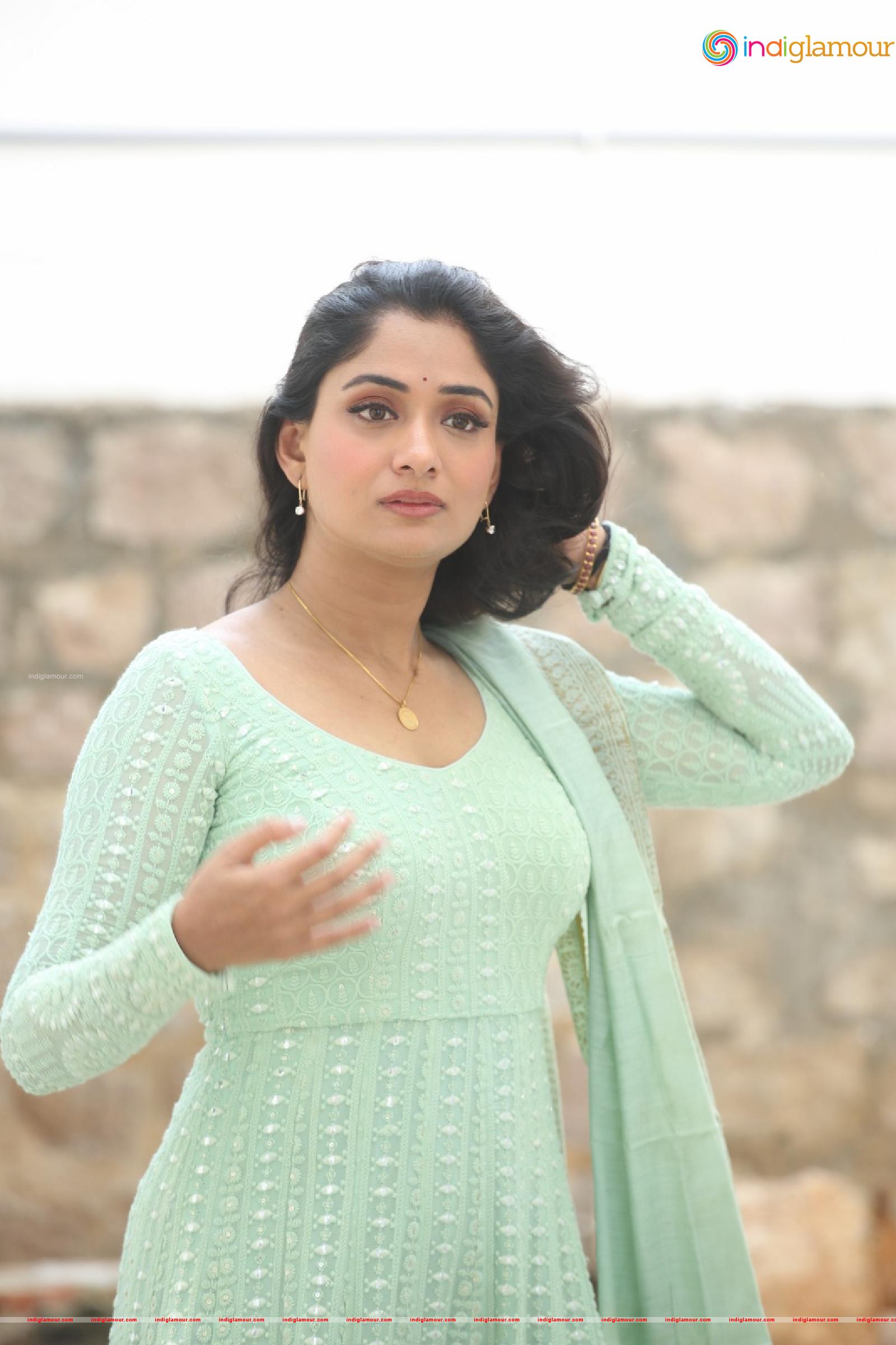 Sandhya Raju Actress hd photo